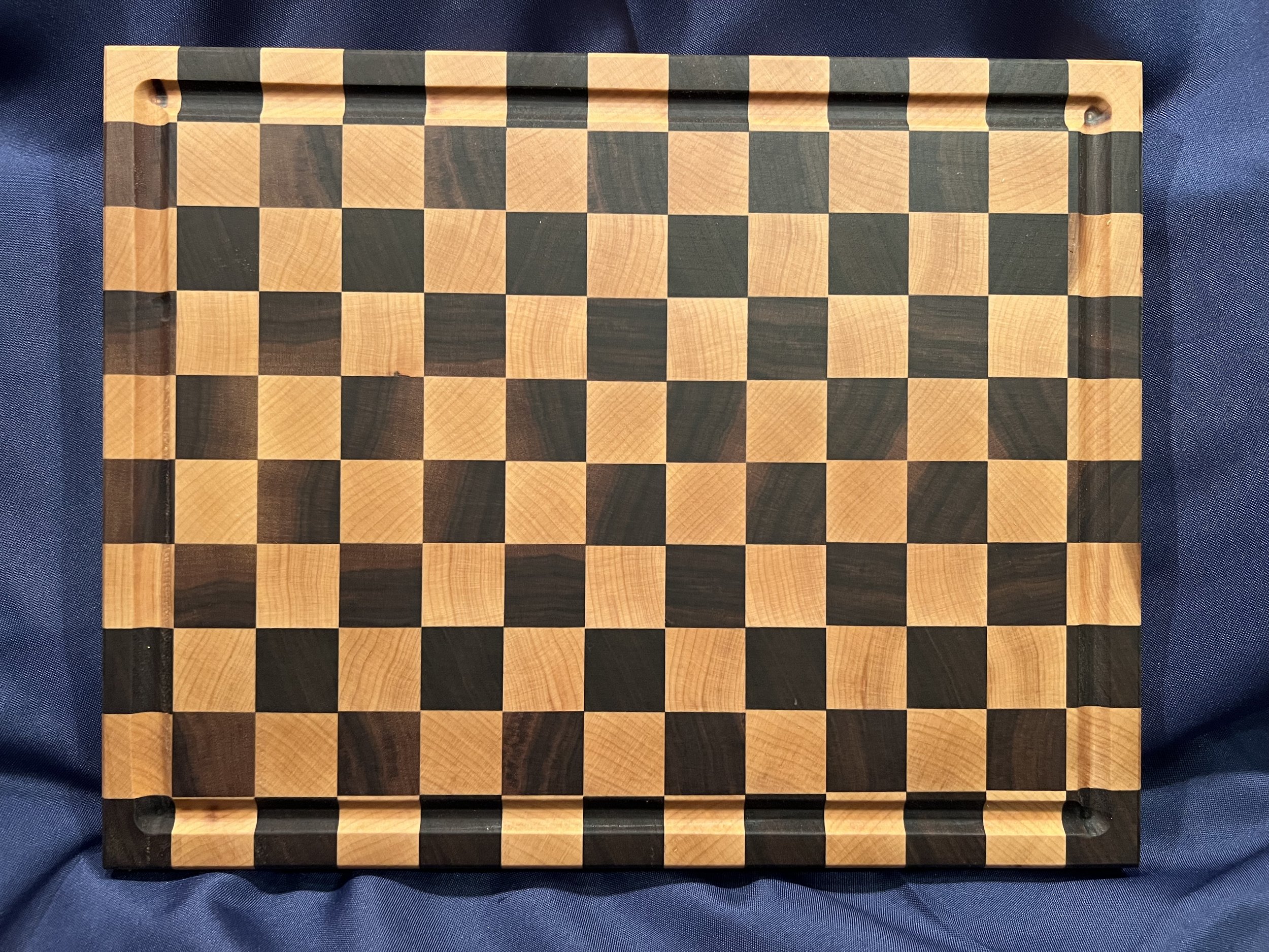 Checker pattern end grain cutting board