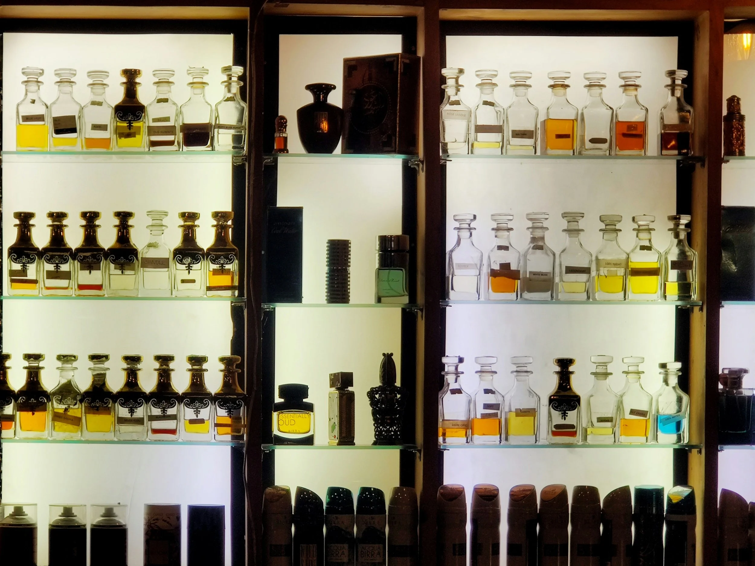 perfumerie ingredients bottles apothecary