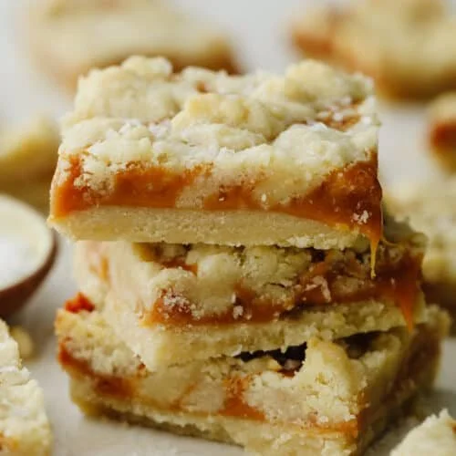 SALTED CARAMEL BUTTER BARS Ooey, gooey, chewy and DELICIOUS. Shortbread, caramel, with flakes of sea salt to wake
up the taste buds. These rich, decadent treats are a wonderful alternative to chocolate. (Min. order - 6)