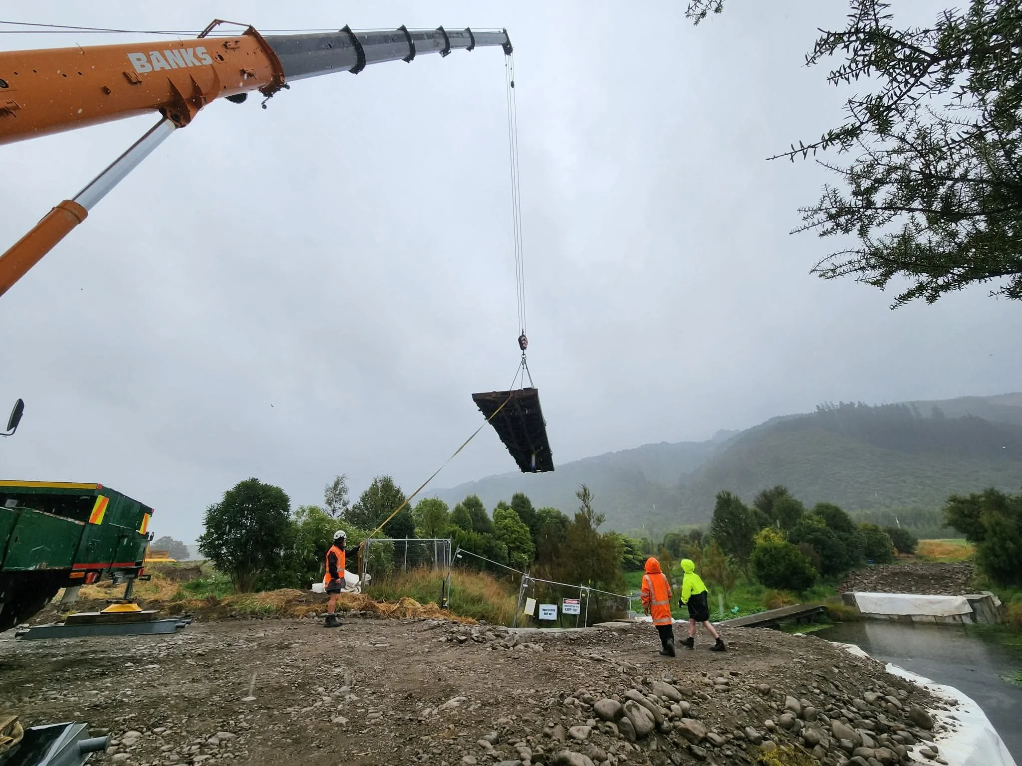 Banks Cranes Silverstream bridge lift.jpeg