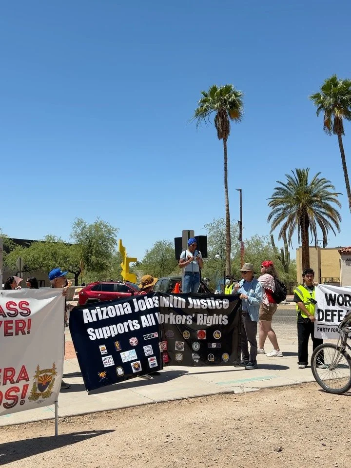 Gracias a @derechoshumanosaz por invitarnos hablar en la marcha del d&iacute;a internacional de trabajadores! Tambi&eacute;n gracias a todes que hablaron, marcharon, hicieron pancartas, proveyeron comida, y m&aacute;s! 🙏🏾 Que viva la resistencia! ✊