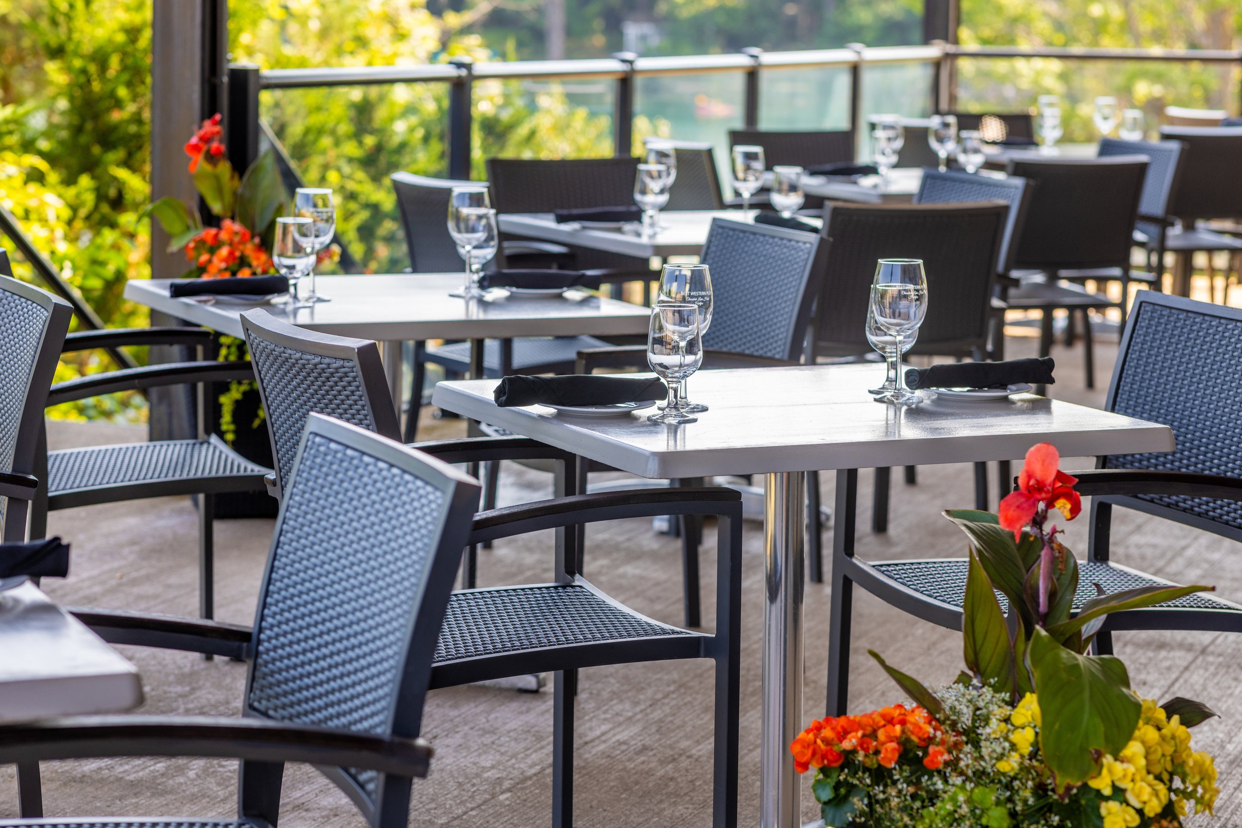 Outdoor restaurant patio of Lakeside Bar & Grill located at Best Western Plus Chocolate Lake.