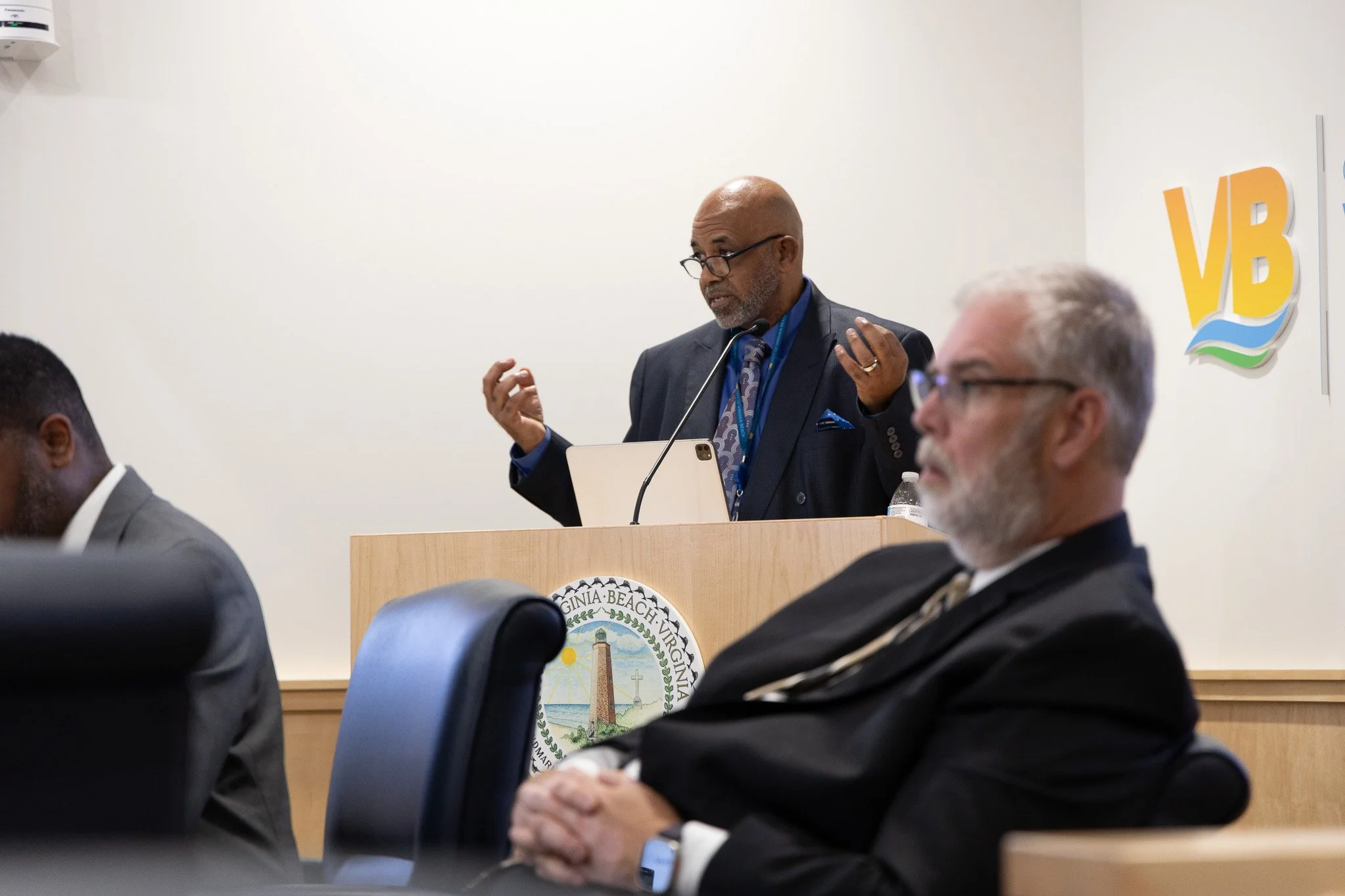 Peter Wallace briefing City Council on internet infrastructure