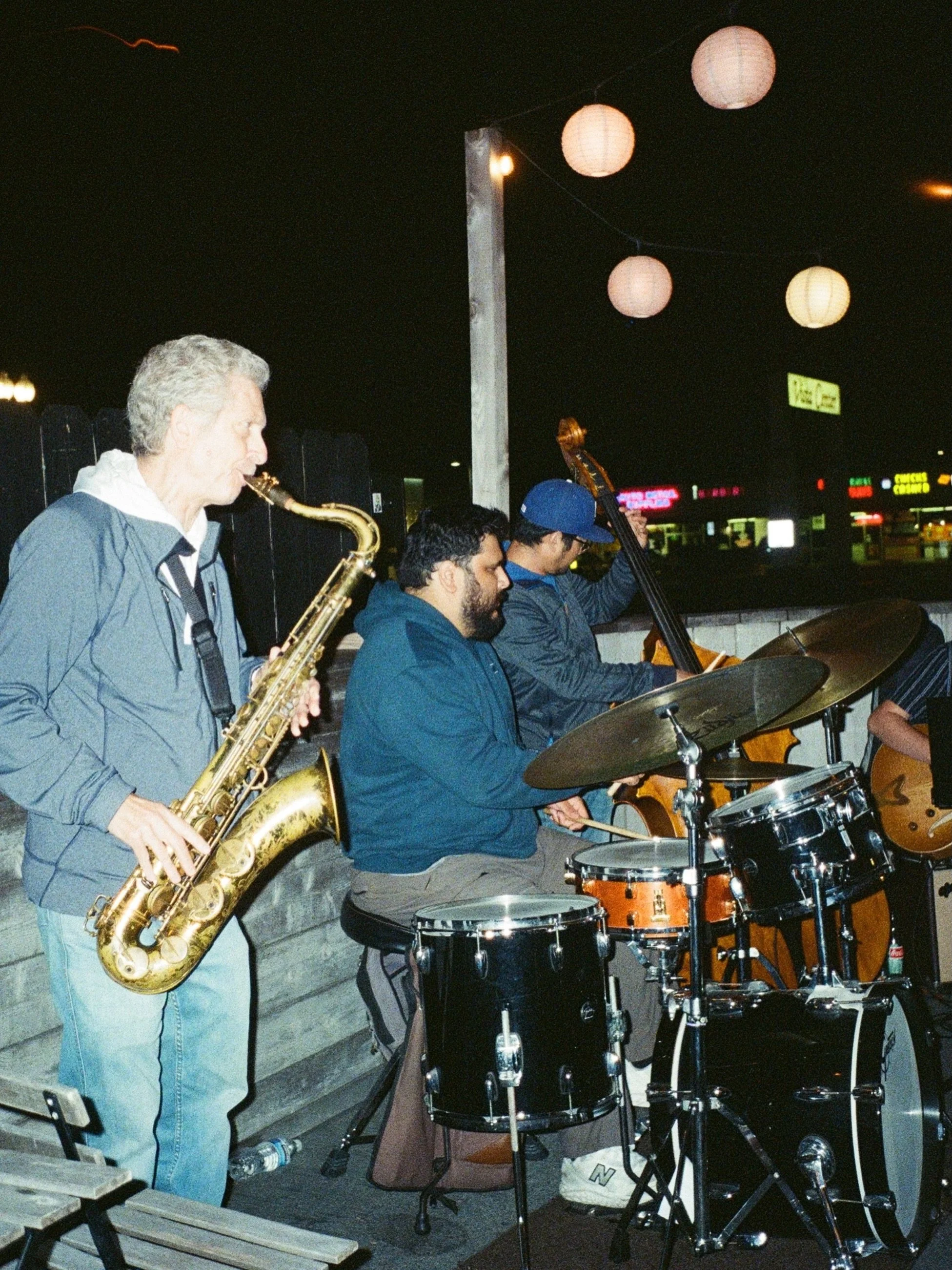 It&rsquo;s Thursday and you know what that means&hellip; Jazz Night! 

We&rsquo;ve got the Dave Goldberg Trio on the patio playing from 6:30-9

@masticacalifornia is back with dinner all week long!