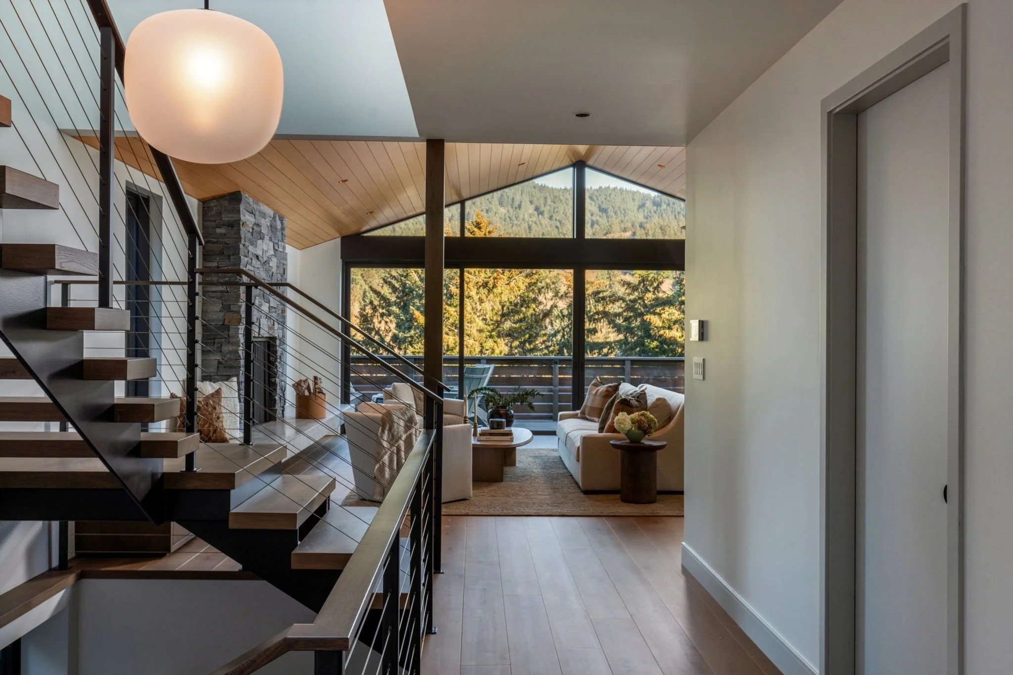 imgi_27_Hallway+into+living+room+cover+photo.jpg
