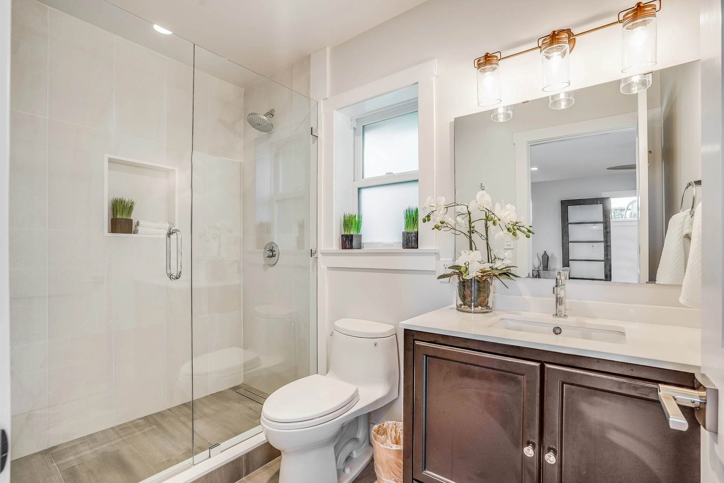 Guest bath with shower