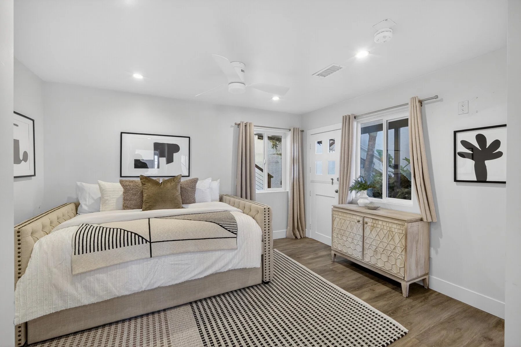 Downstairs guest bedroom with ocean view terrace. 