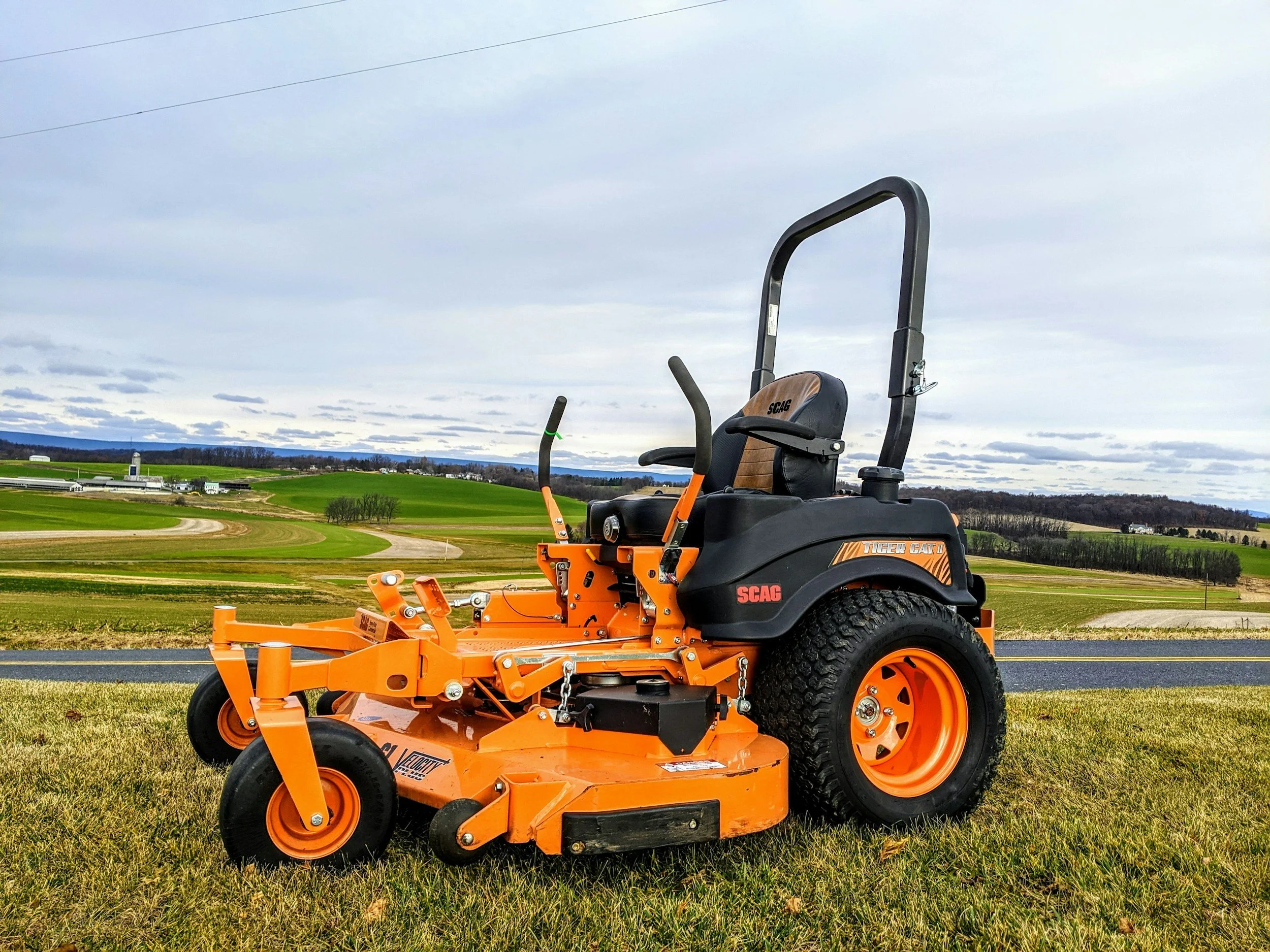 Professional zero-turn mower for precision grounds care