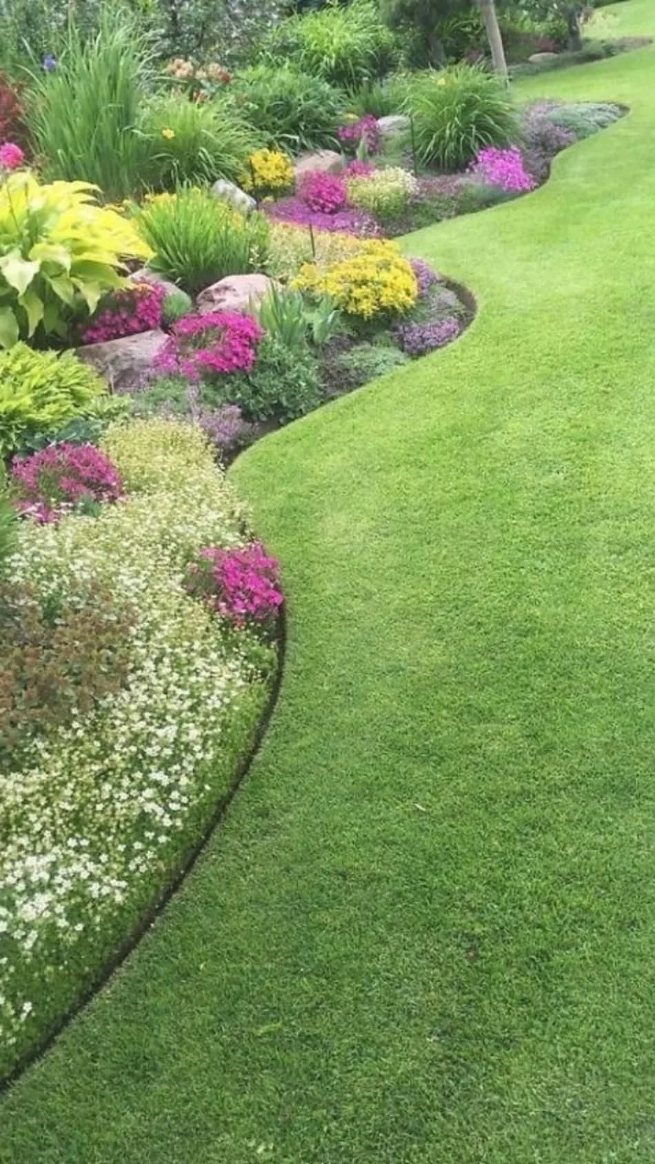 "Razor-sharp steel-blade edging and detailing for exclusive residential properties in Edina, MN."