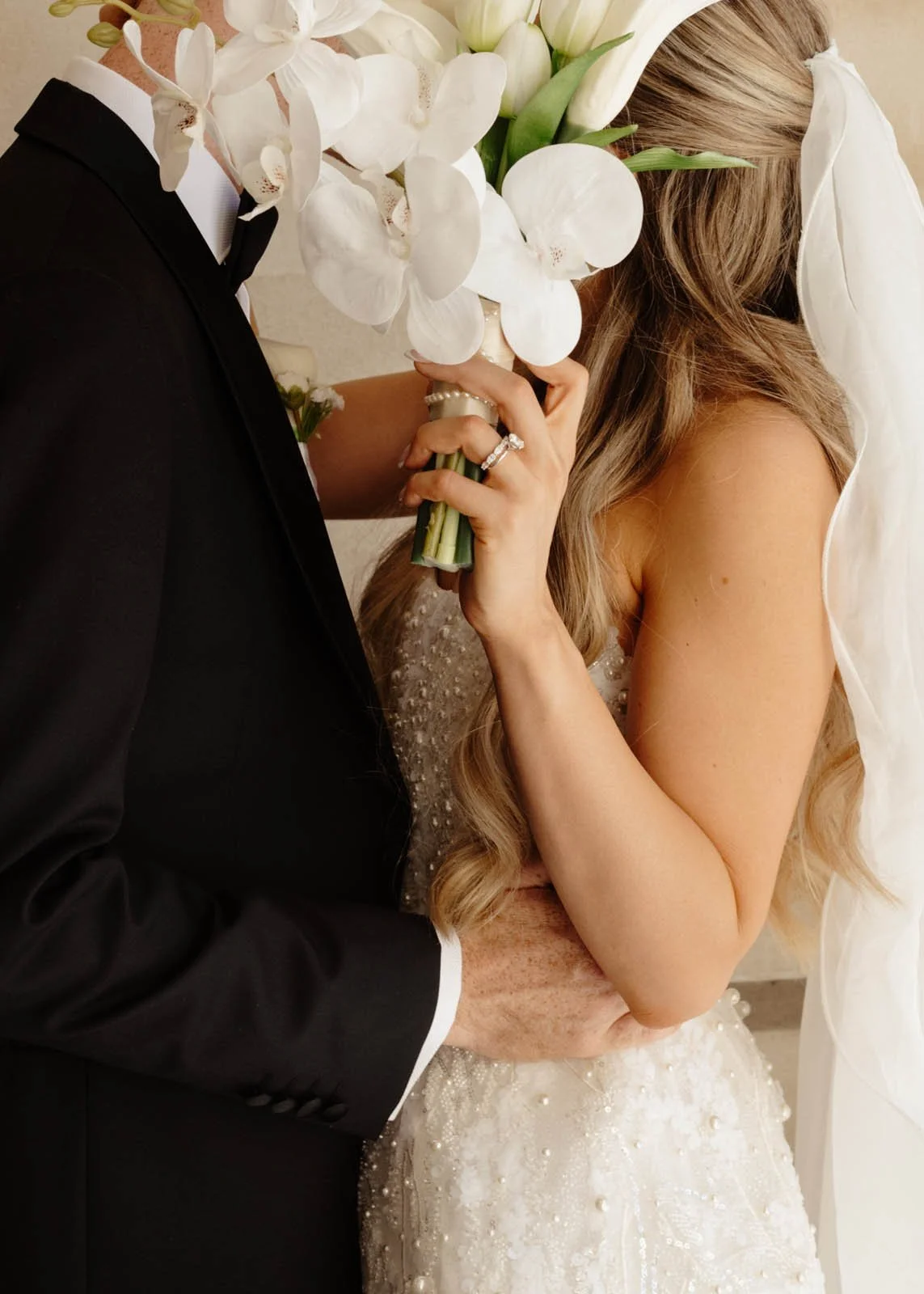 brisbane-wedding-photographer-couple-portrait-bouquet.jpg