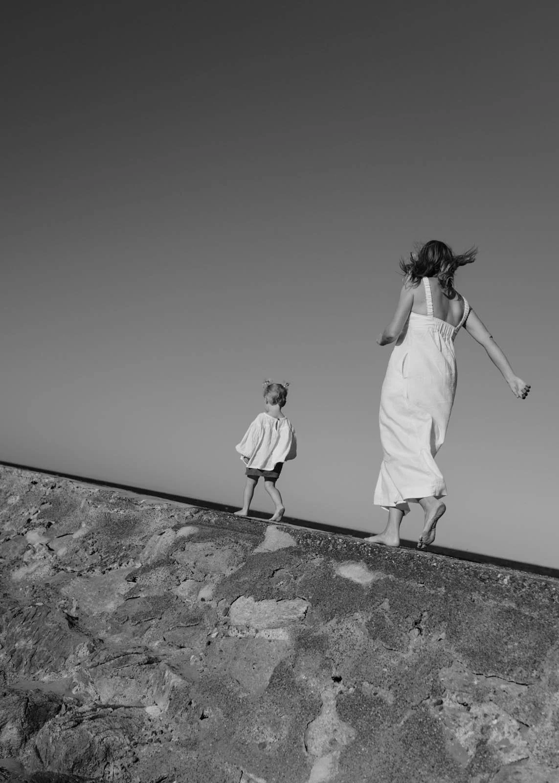 gold-coast-family-photographer-mother-with-child-candid-moment.jpg
