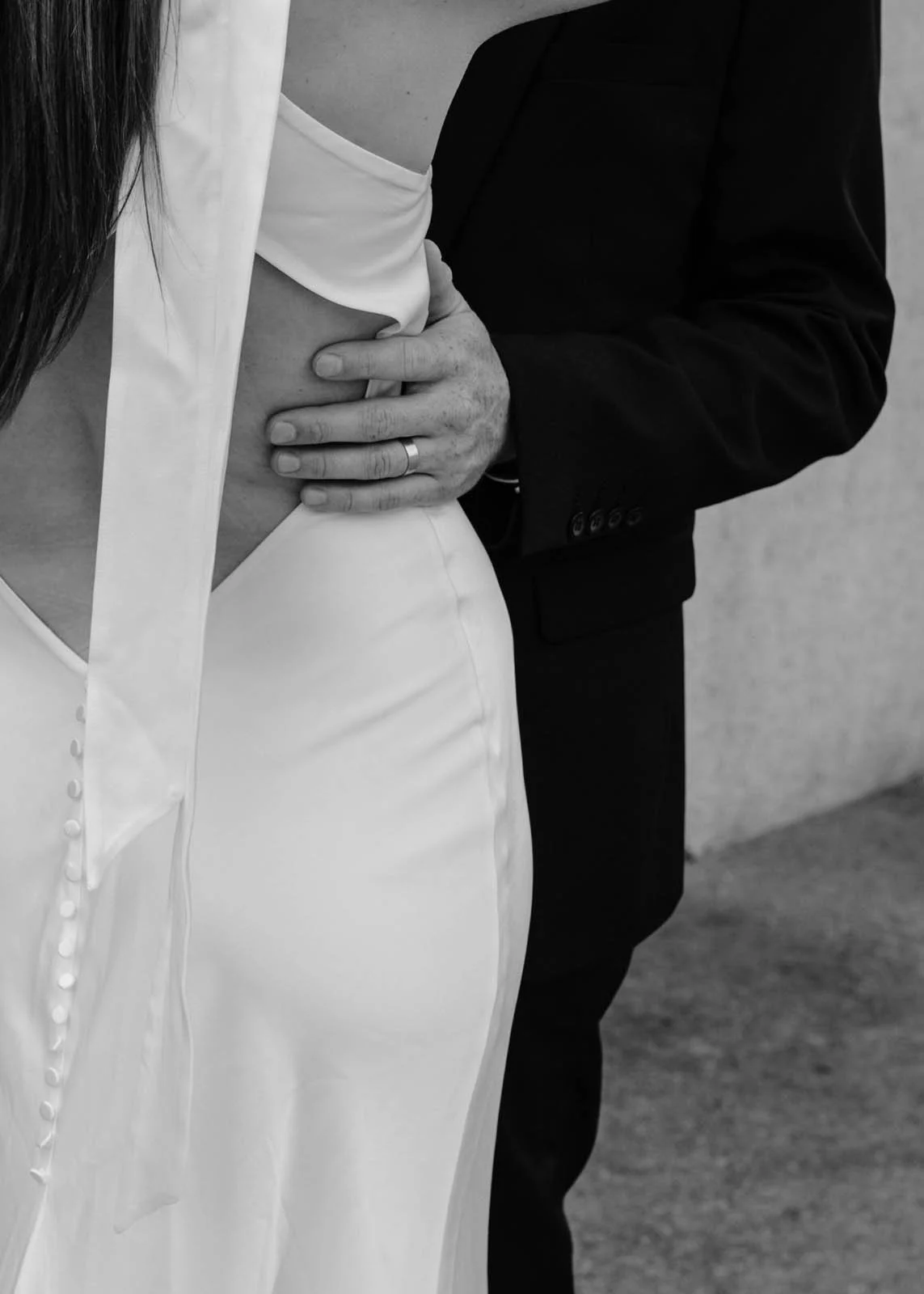 brisbane-wedding-photographer-intimate-hand-waist-detail.jpg
