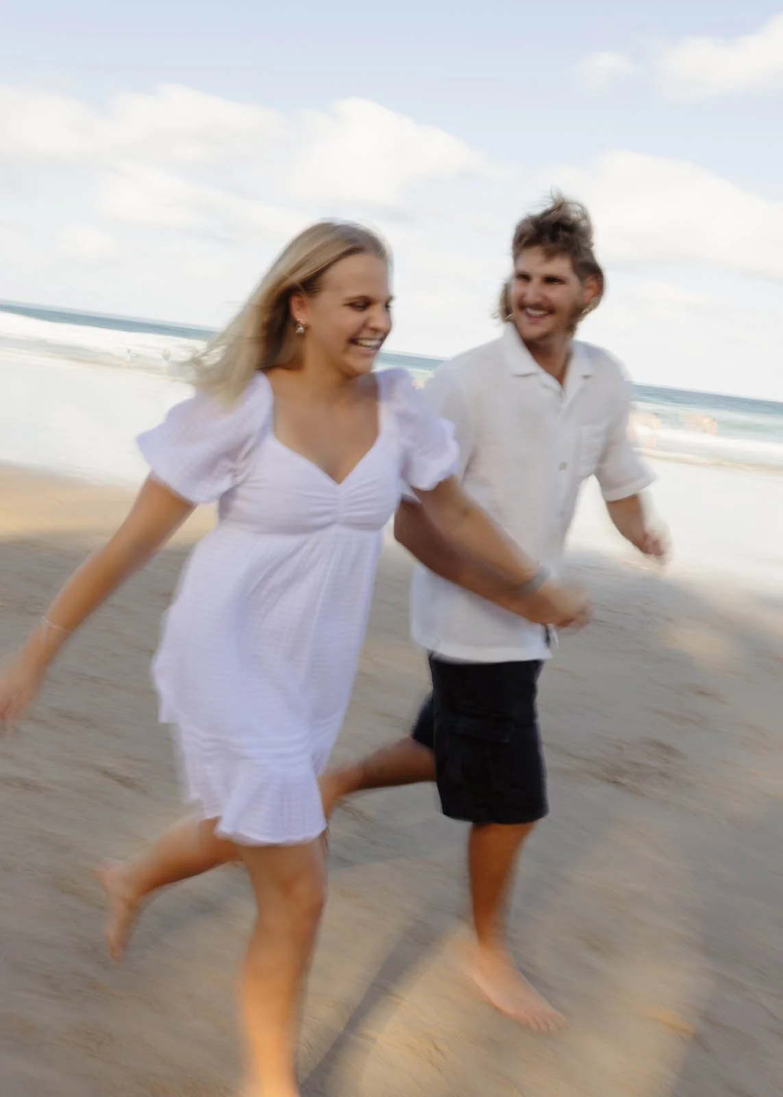 brisbane-couples-photographer-running-on-beach.jpg