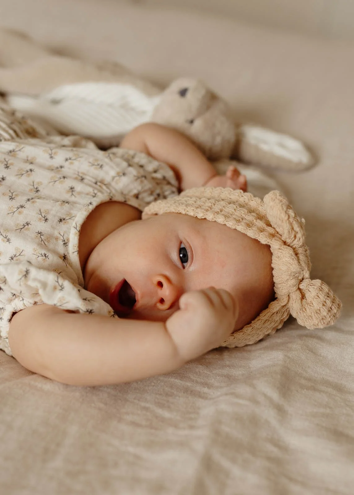 brisbane-newborn-photographer-baby-hands-on-face.jpg