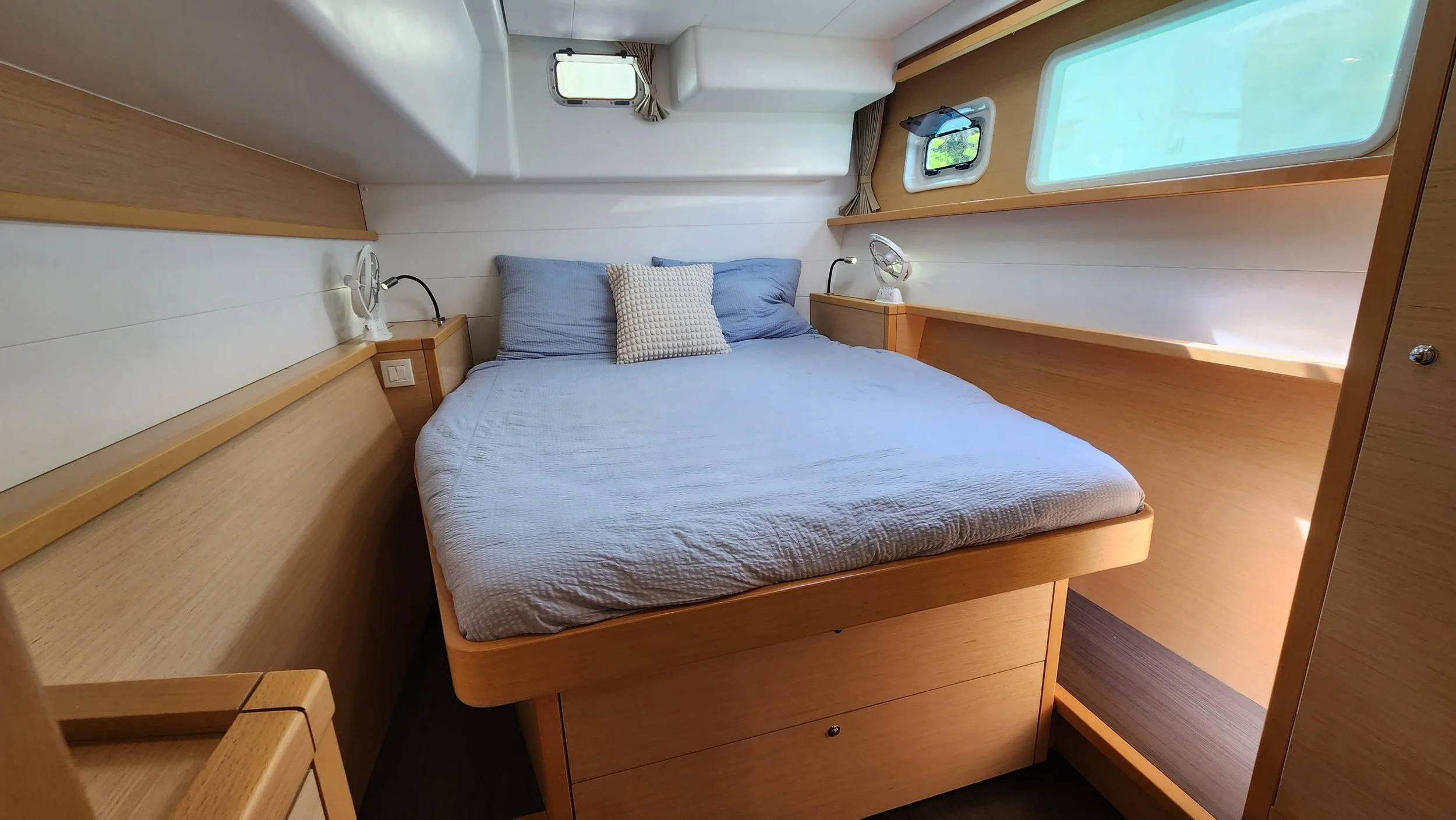 Head 2 of 4 (Stern, Port)