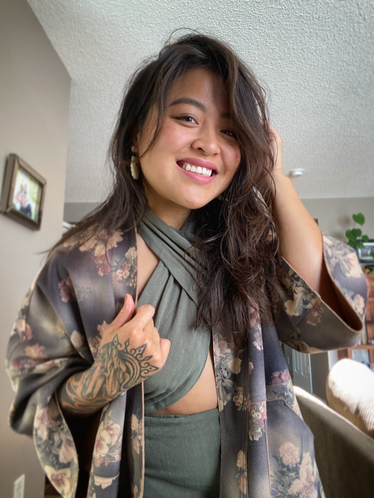 Hello, 

My name is Lois. I am currently finishing my last year of Chinese Acupuncture and this is my journey to share my knowledge, and to support people decompressing life&rsquo;s stresses. This had been 3 years in the making, and I have been on th