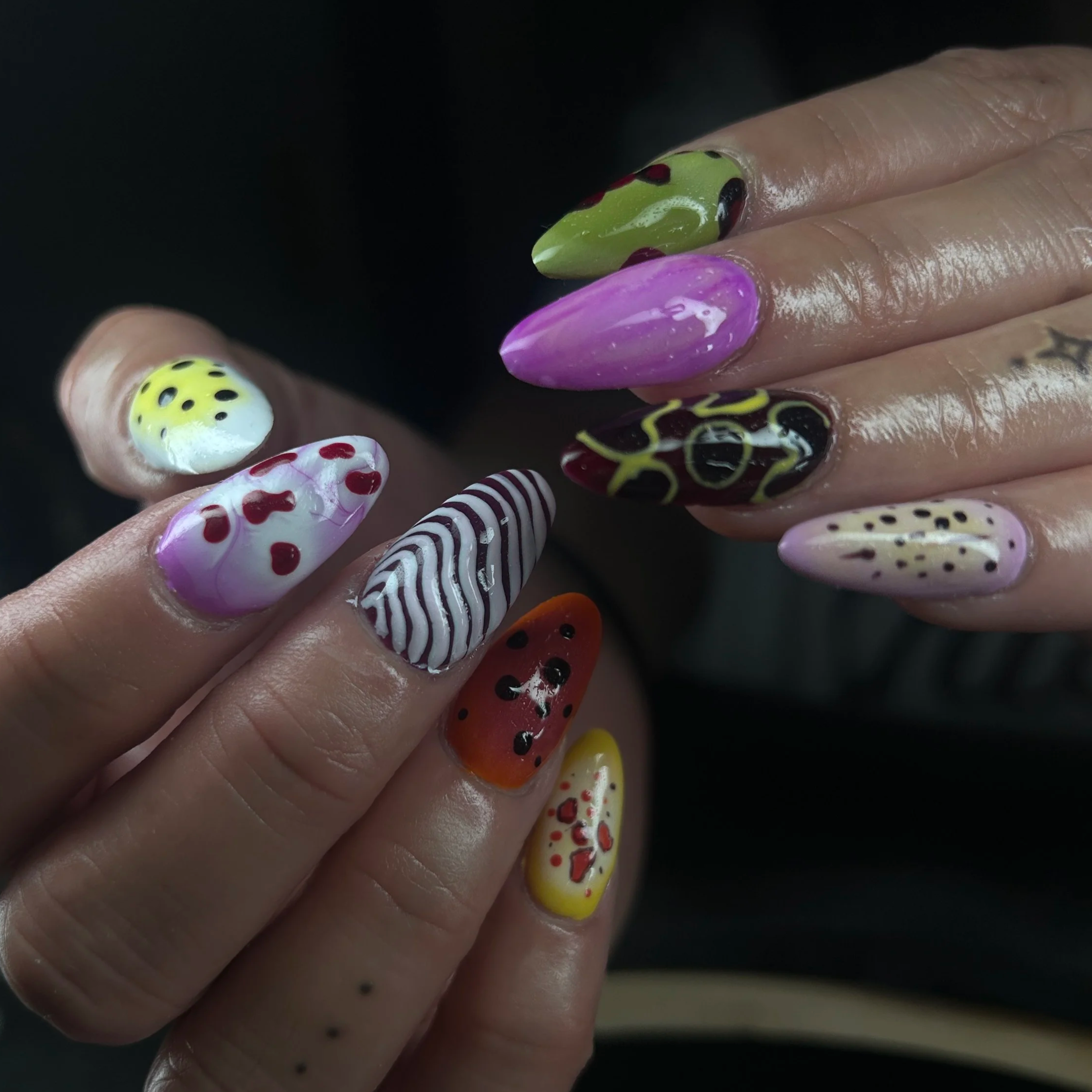 Nails with designs that represent Orchid Petals
