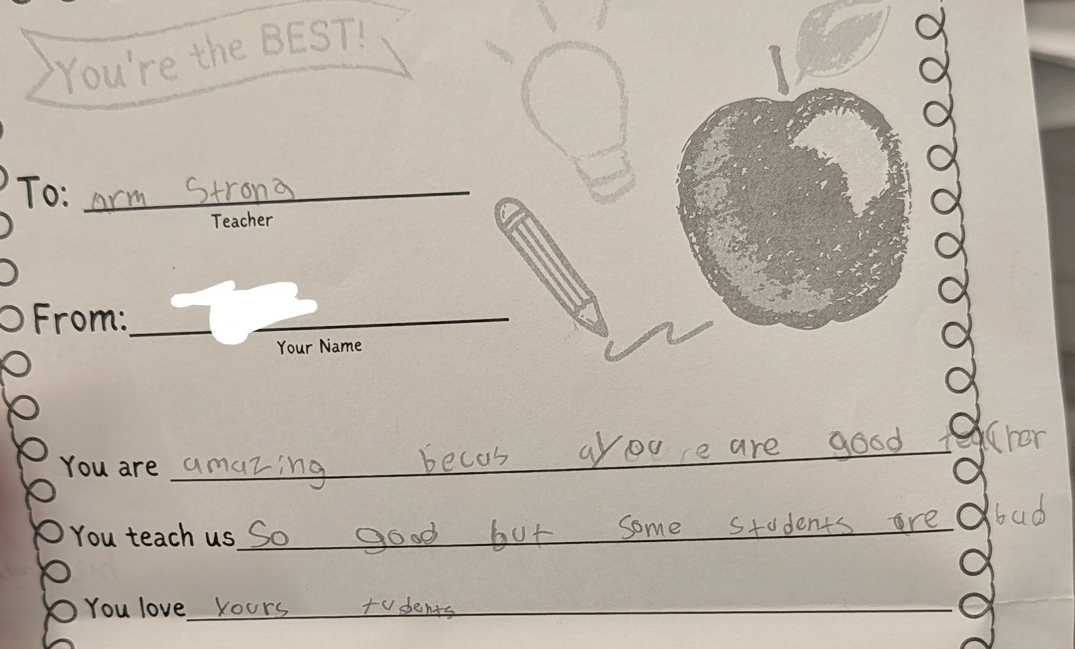 Una hoja de tarea escolar con dibujos de una bombilla, un lápiz, y una manzana, y un mensaje que dice "You're the BEST!" en la parte superior. Tiene espacios para escribir el nombre del destinatario, del remitente, y un mensaje elogioso.