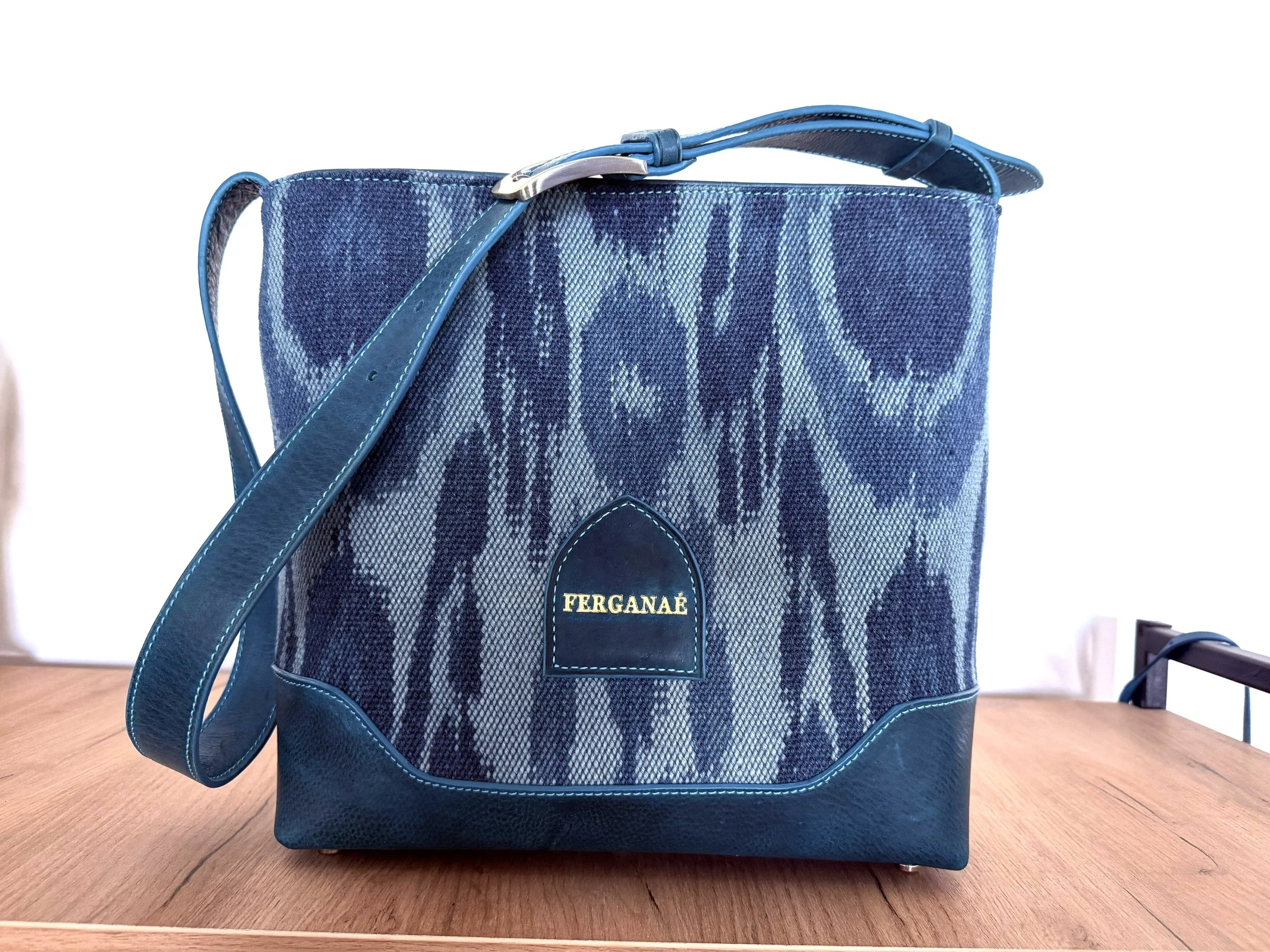 Adras Light Tote