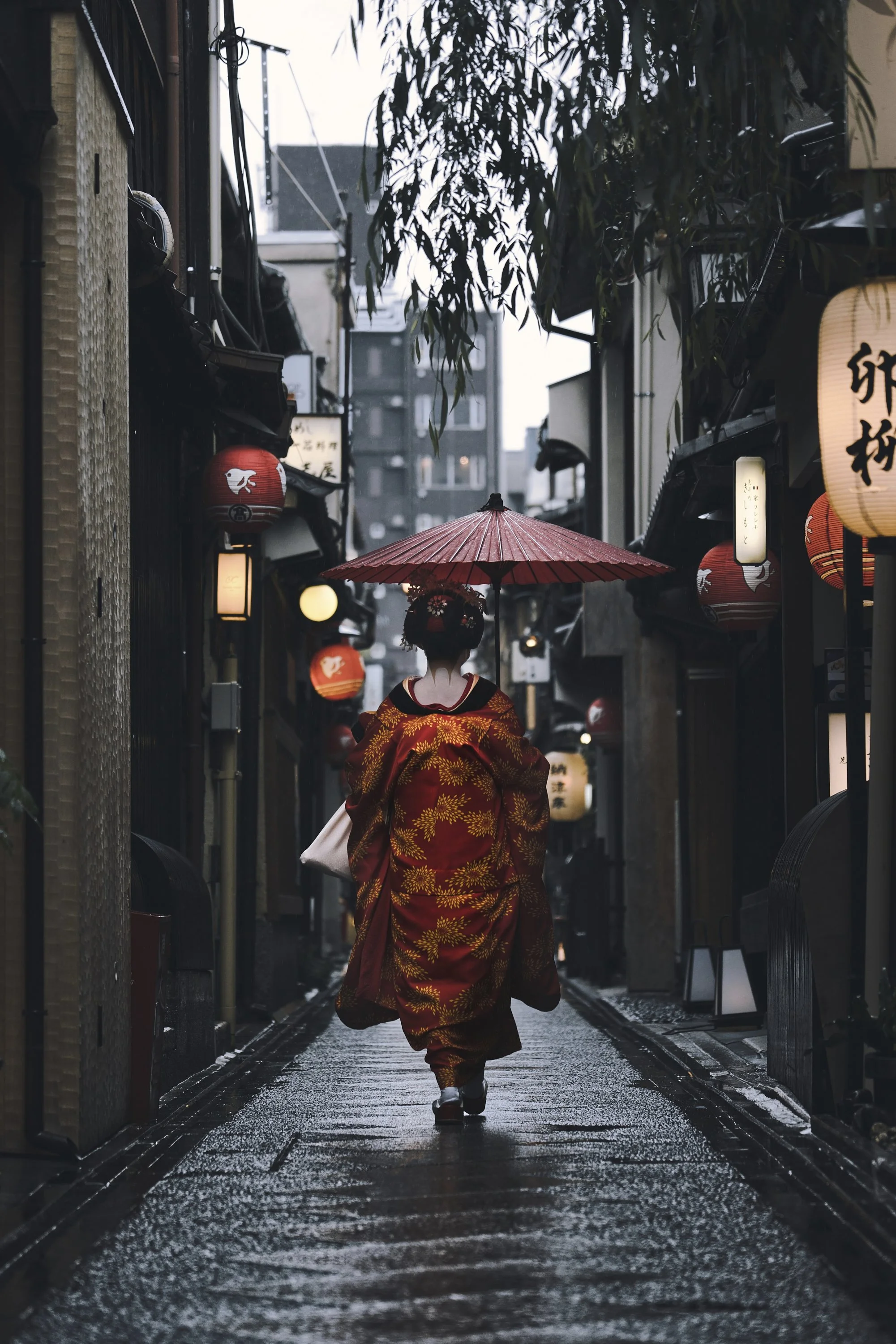 Exploring the streets of Kyoto in japan and connect with the geisha's in the region for an immersive, exclusive and culturaly rich experience, tailored to your preferences by Piper Travel Design