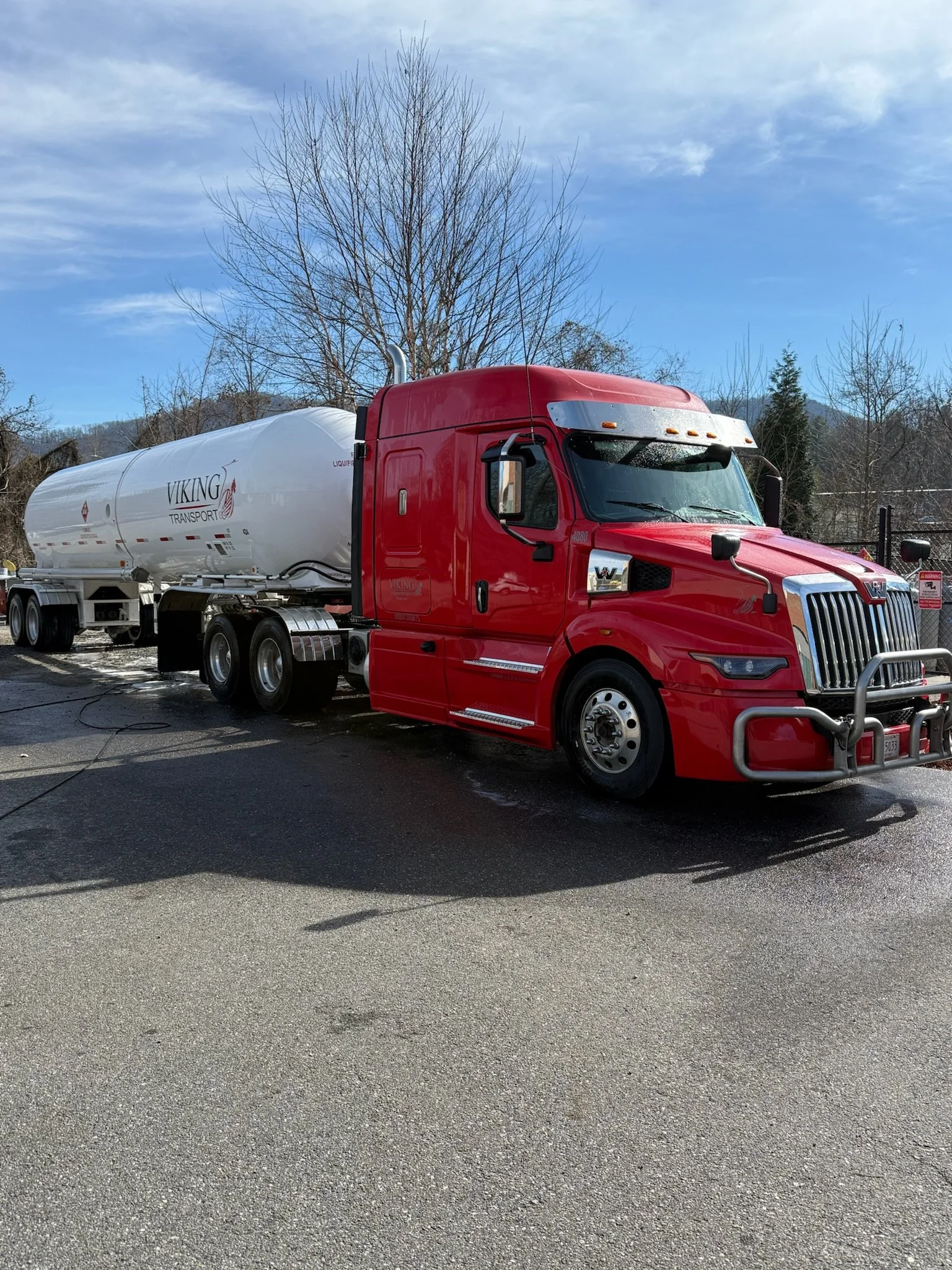 clean semi truck fleet washing 