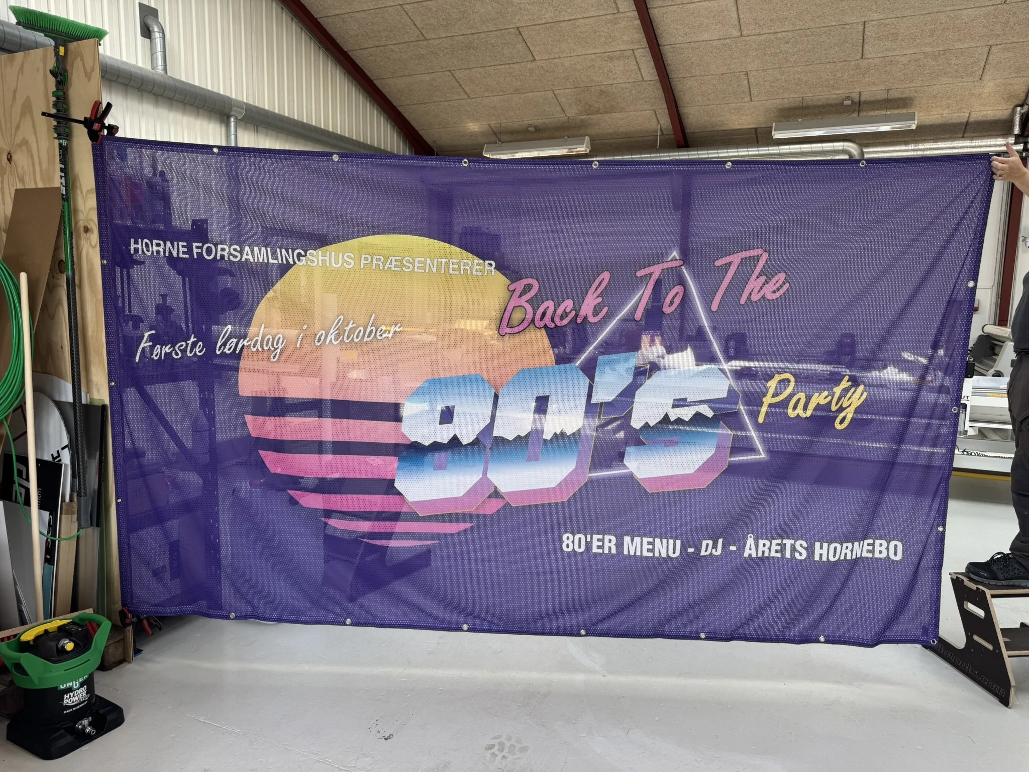 Banner for an event titled "Back To The 80's Party," presented by Horne Forsamlingshus, happening on the first Saturday of October, featuring a DJ and celebrating the 80s music and culture.
