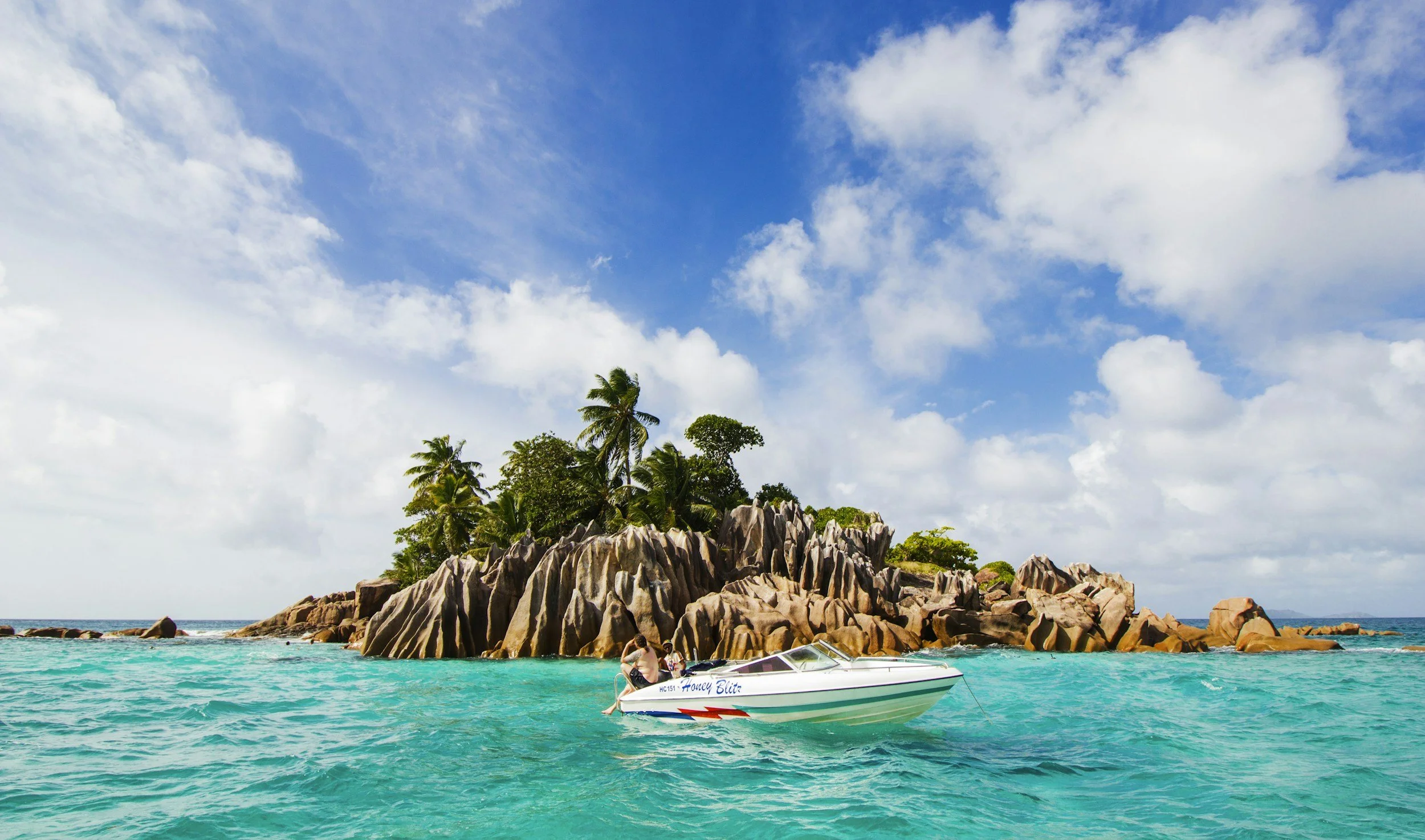 How Billionaires Travel to Seychelles: Private Jets, Superyachts & Ultra-Exclusive Island Access (2026 Guide)