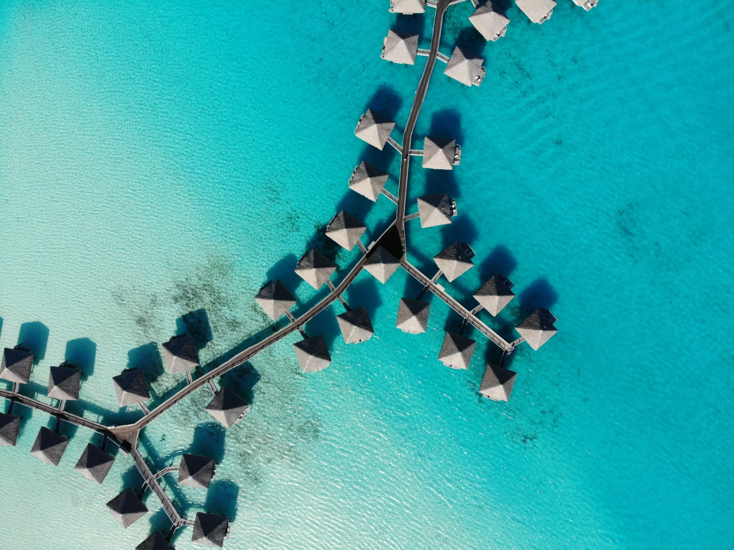 Best Luxury Hotels in Bora Bora (2026 Guide to Overwater Villas, Honeymoon Resorts & 5-Star Escapes)