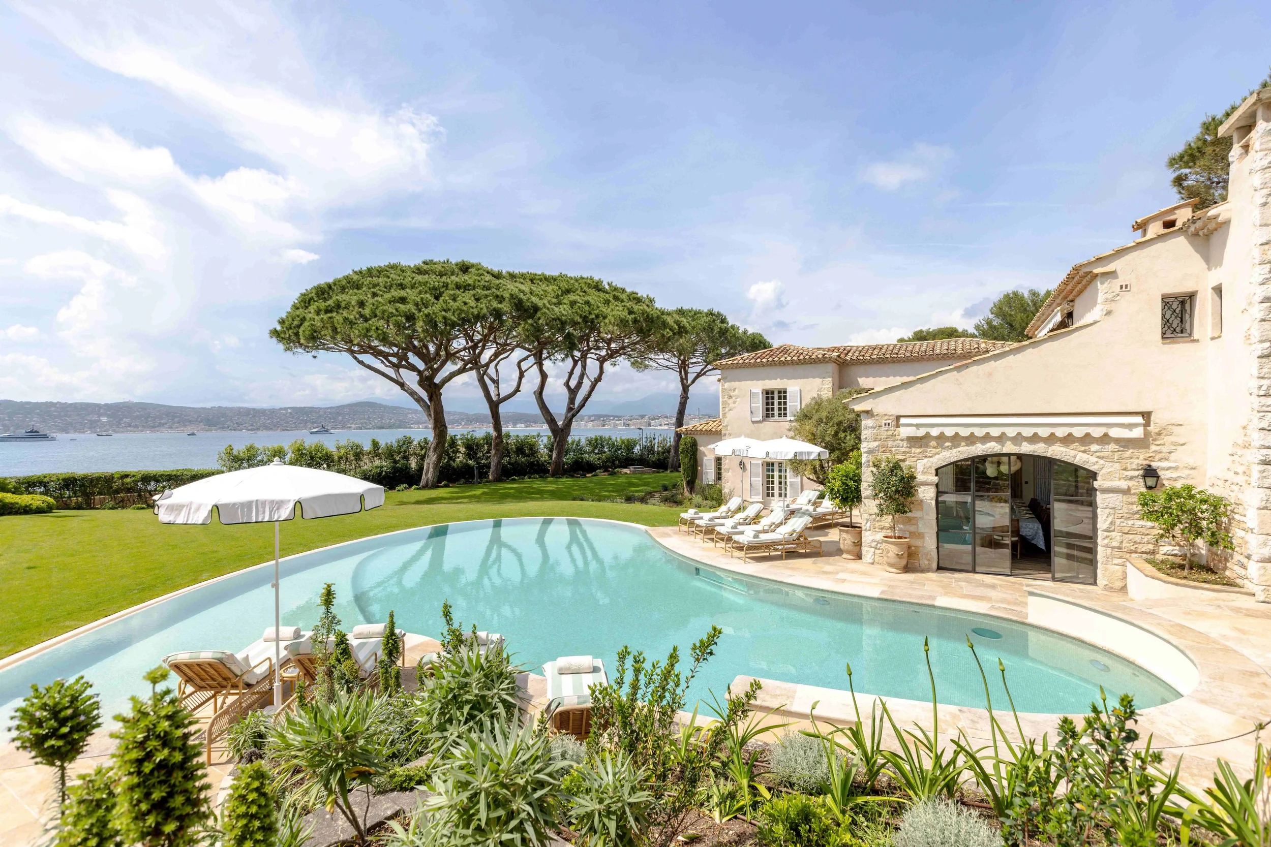 Villa La Guettiere Cote dAzur.webp
