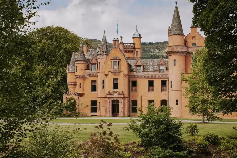 Aldourie Castle Scotland1.webp