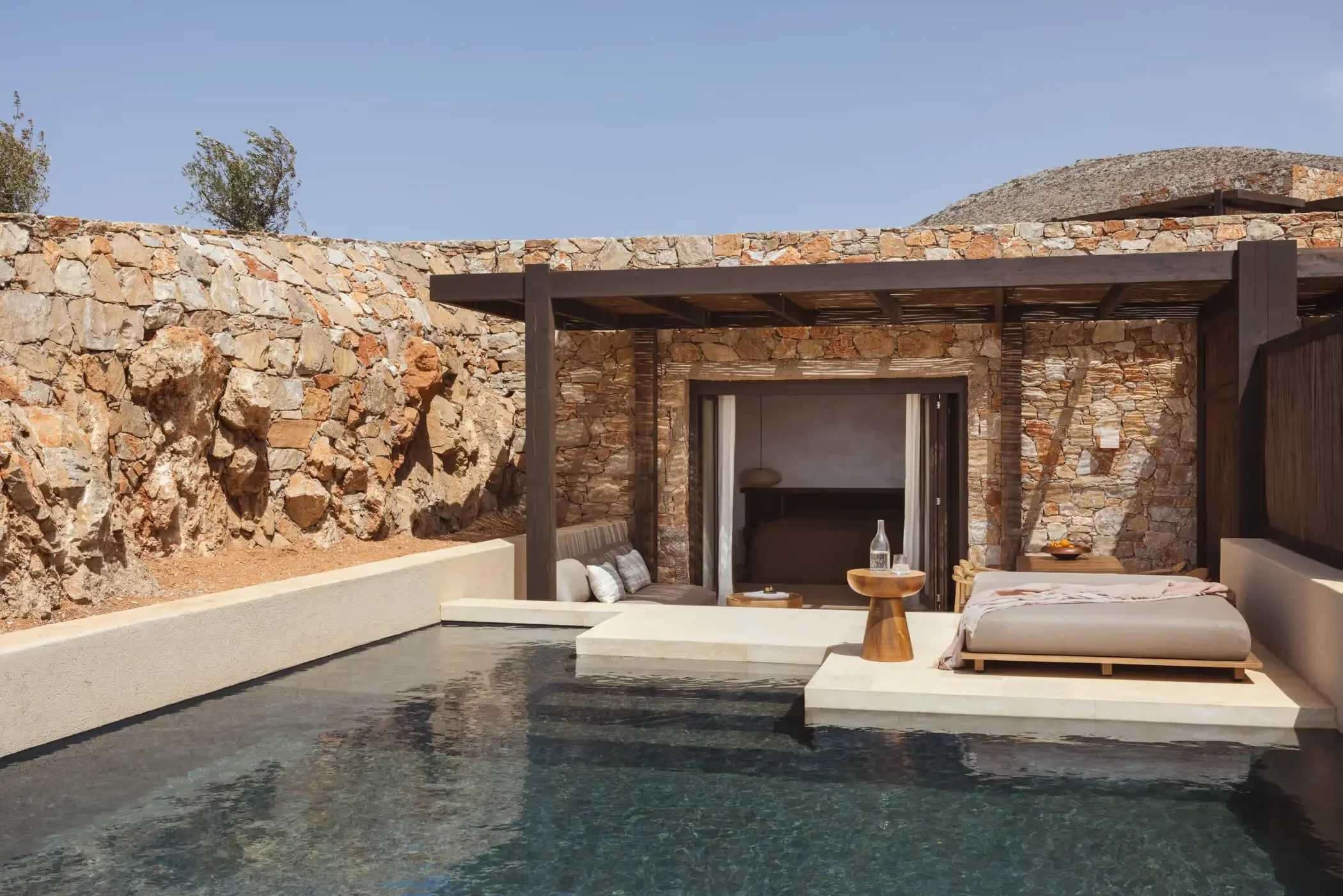 Gundari Folegandros9.webp