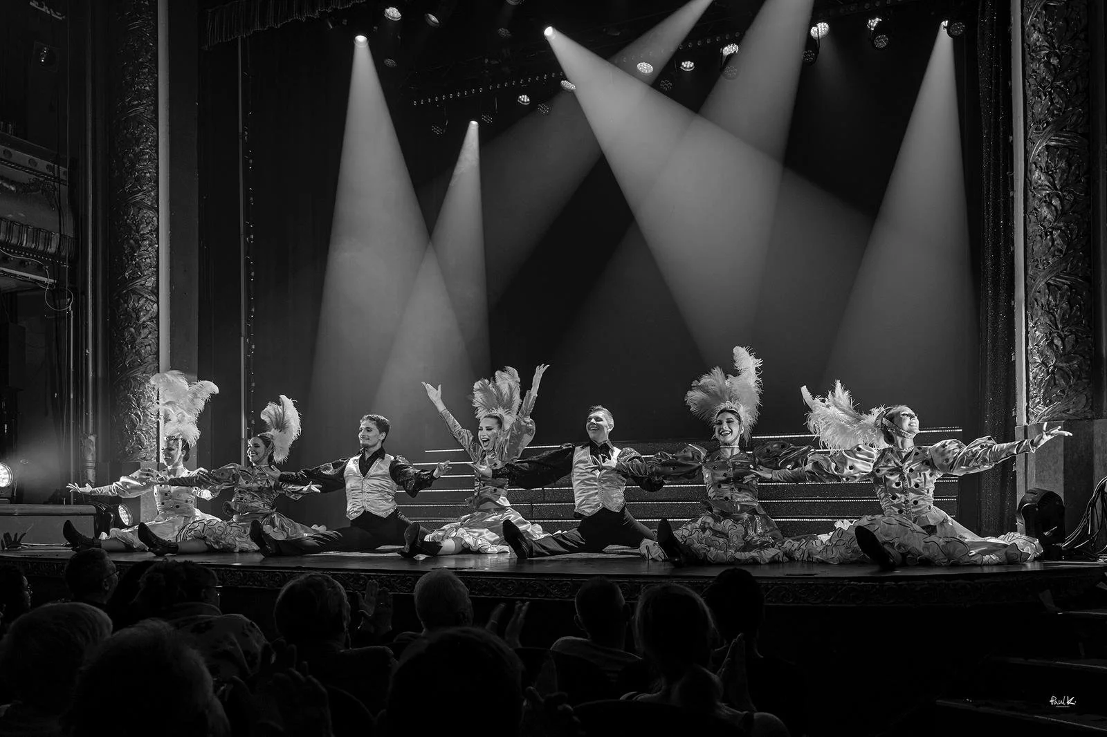 lena-griffe-trocadero-liege-cancan-cabaret.JPG
