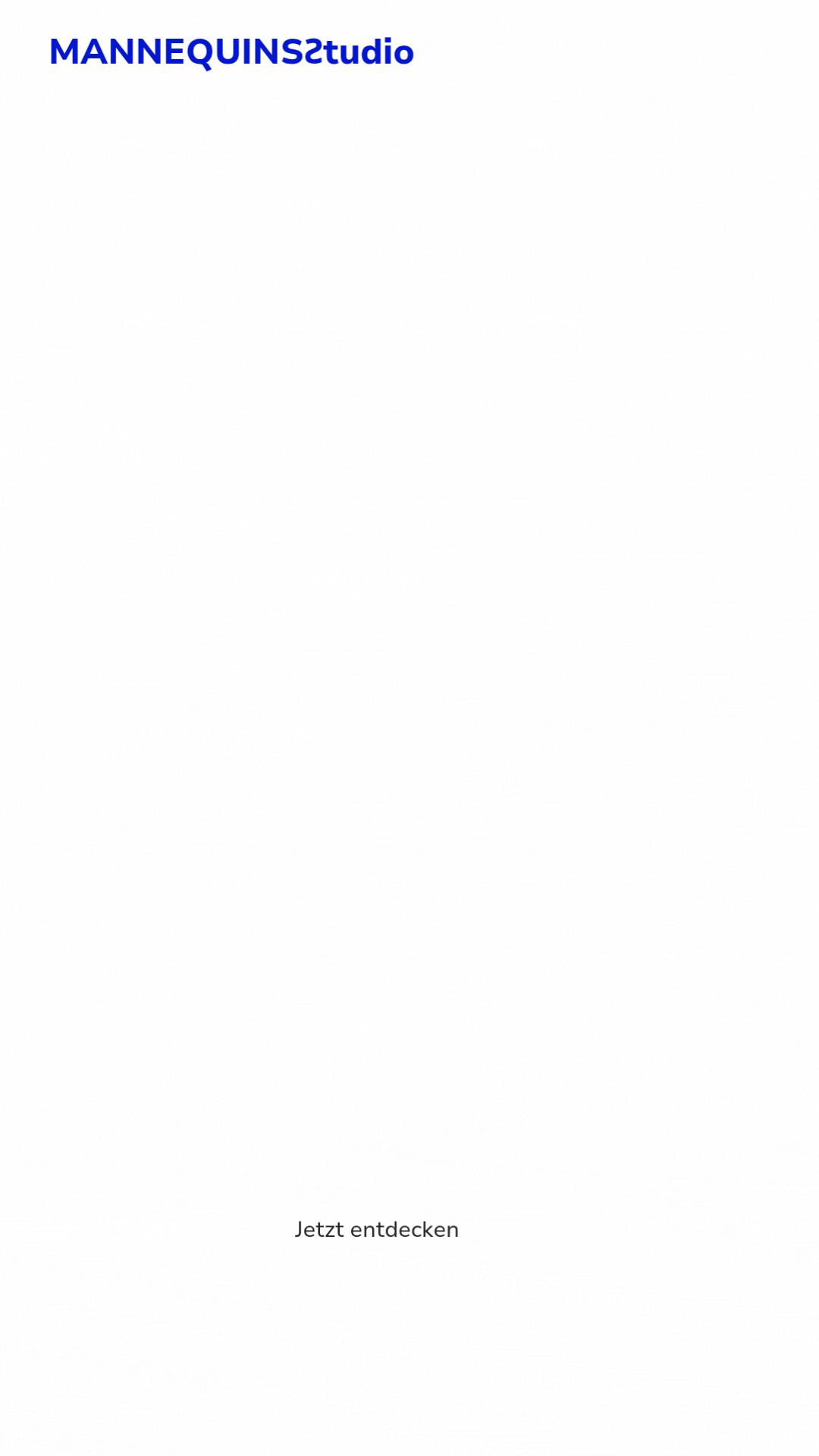 Weißer Hintergrund mit blauer Überschrift 'MANNEQUINS2studio', schwarzer Text 'Jetzt entdecken' am unteren Rand.