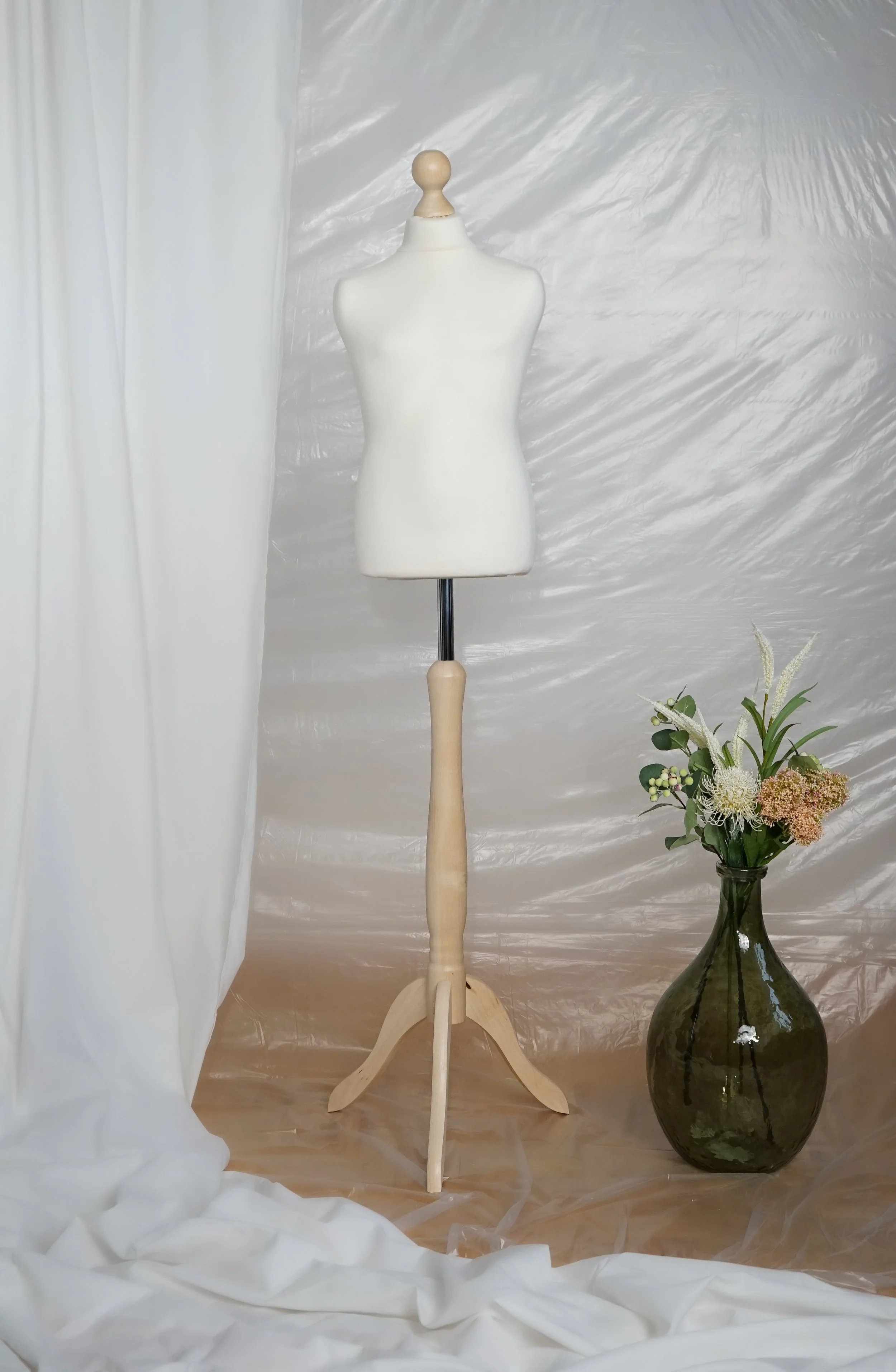 Schneiderpuppe Kind,  Baby Schneiderbüste für Alter 9-12 Jahre mit dem Überzug in Farbe cream, Holzdreibein