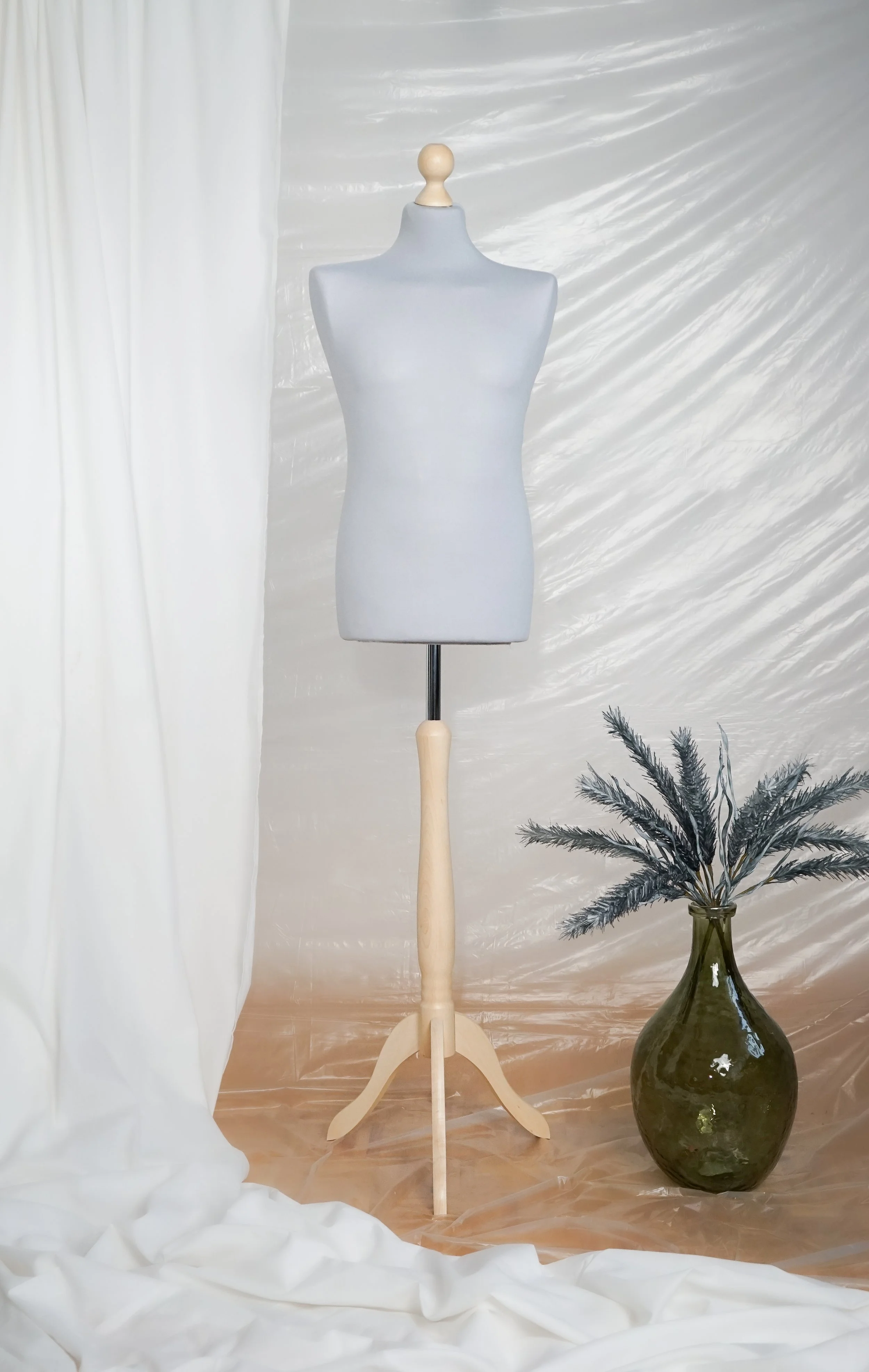 Schneiderpuppe Herren,  Männliche Schneiderbüste mit grauem Überzug, Holzdreibein