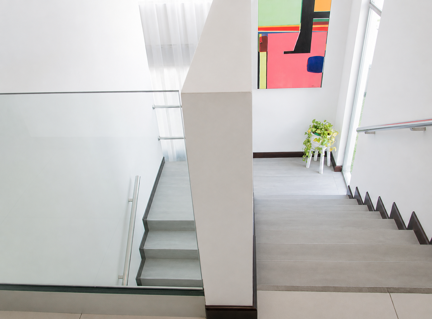 escalera con luz natural.png