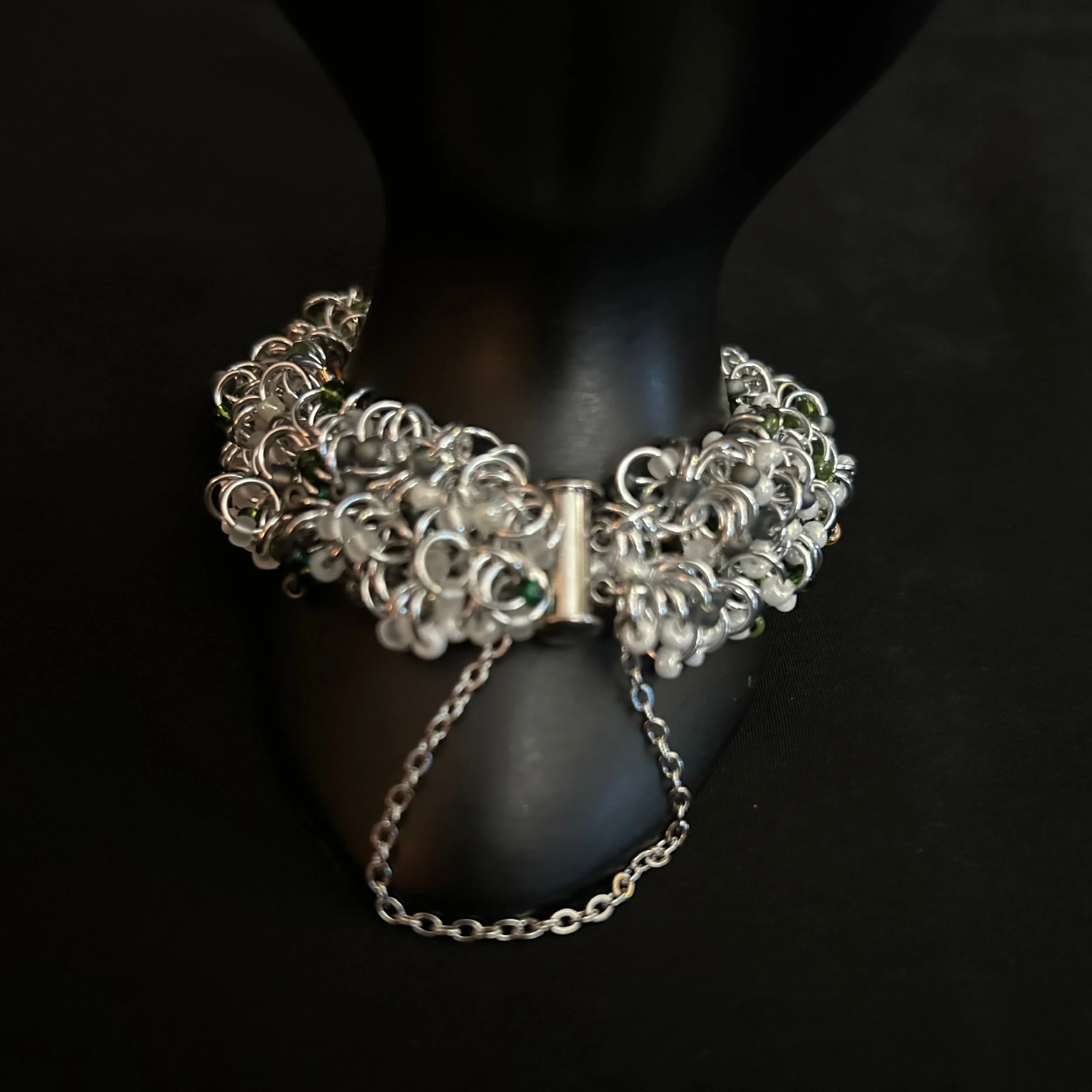 MB005_Prop_clasp.JPG