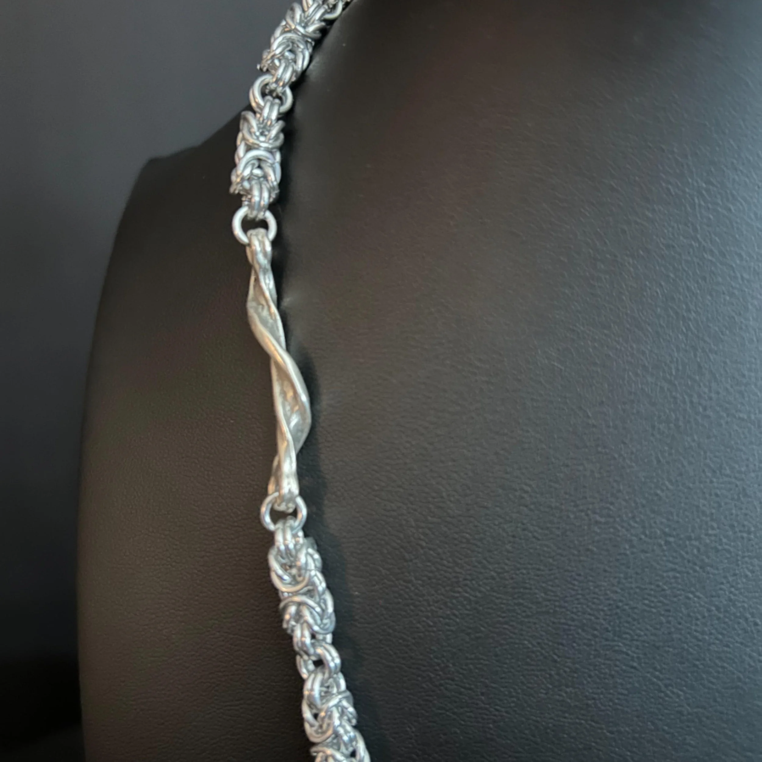 1979_chain.jpg