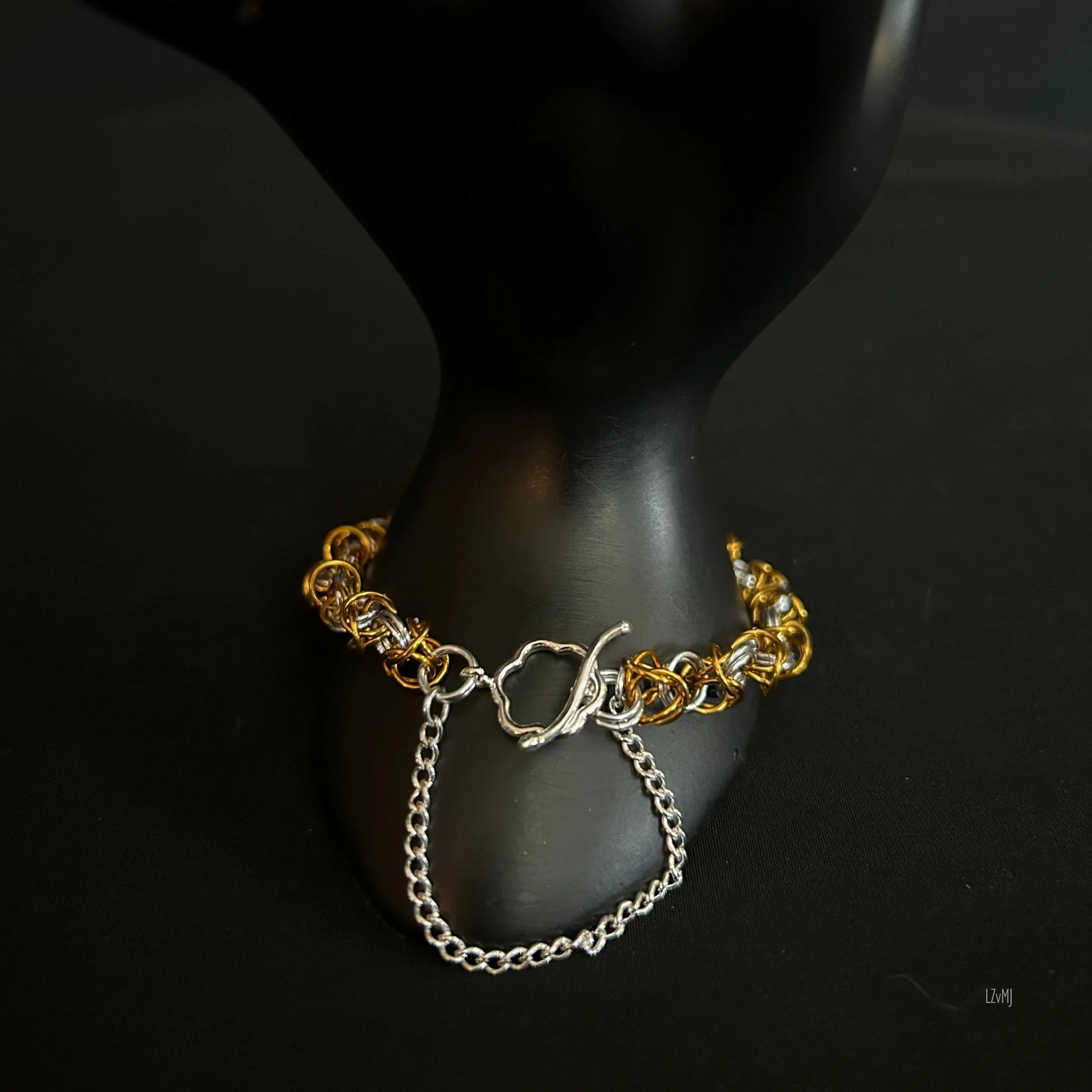 B198_clasp.jpg