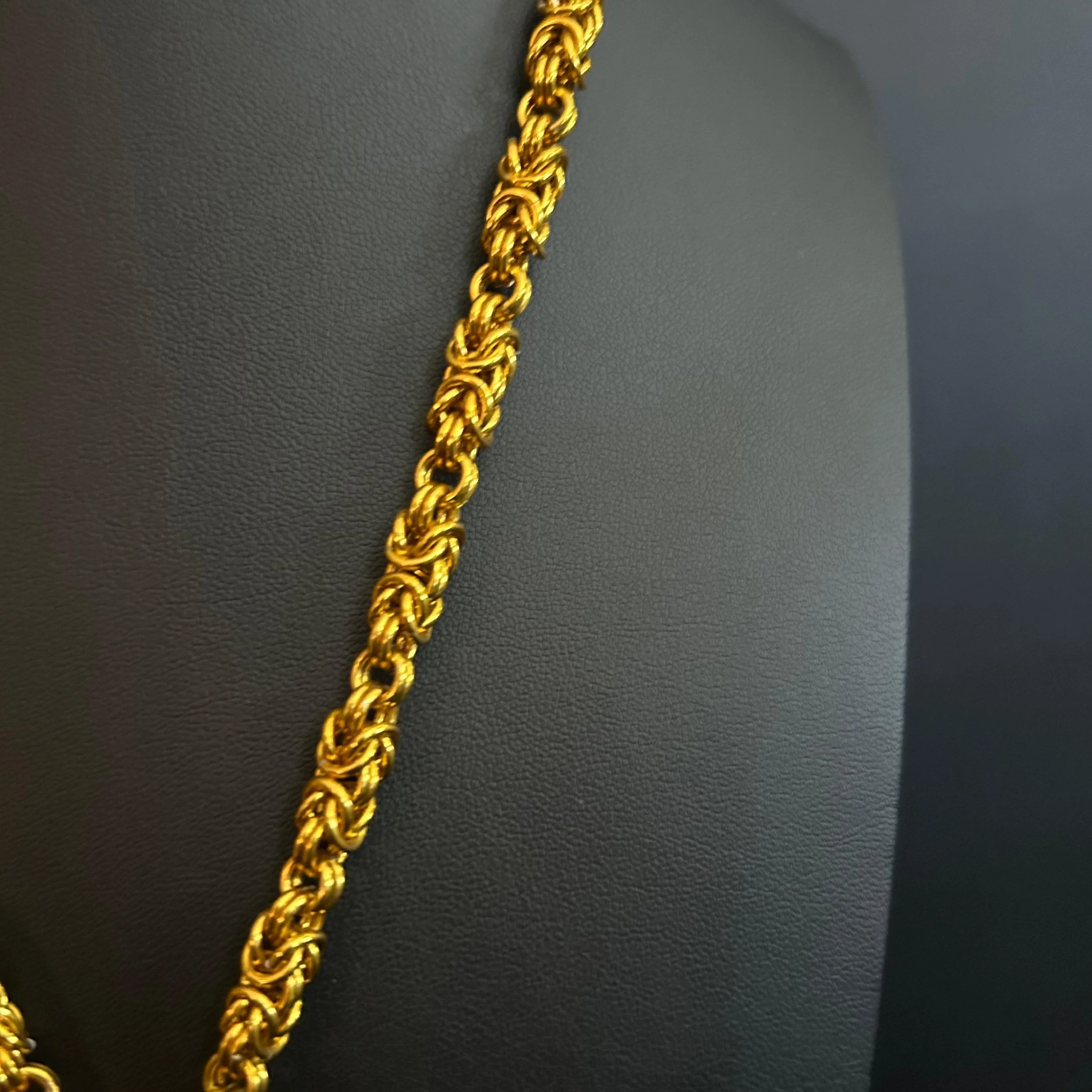 1975_Chain.jpg