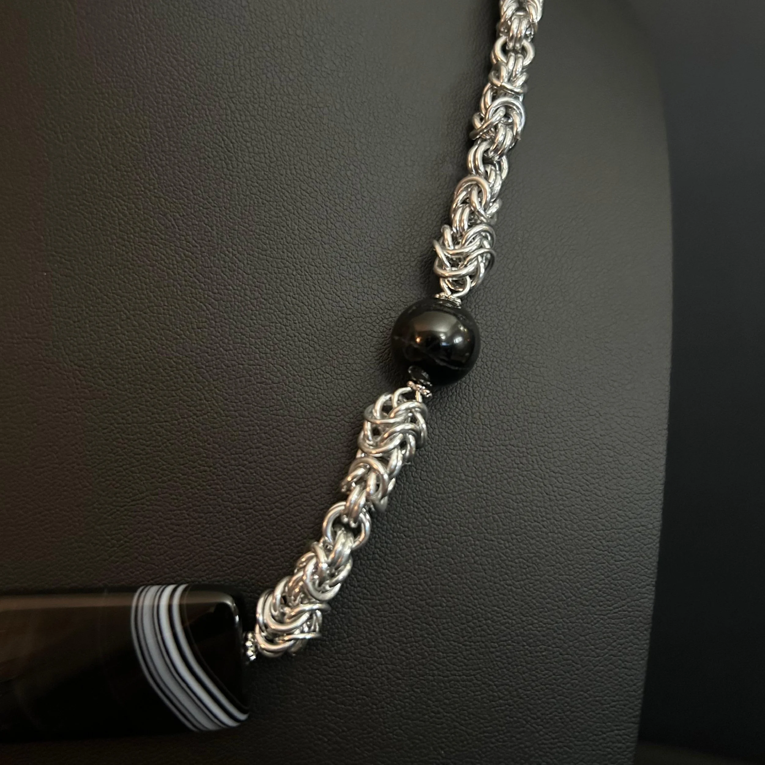 1977_chain.jpg