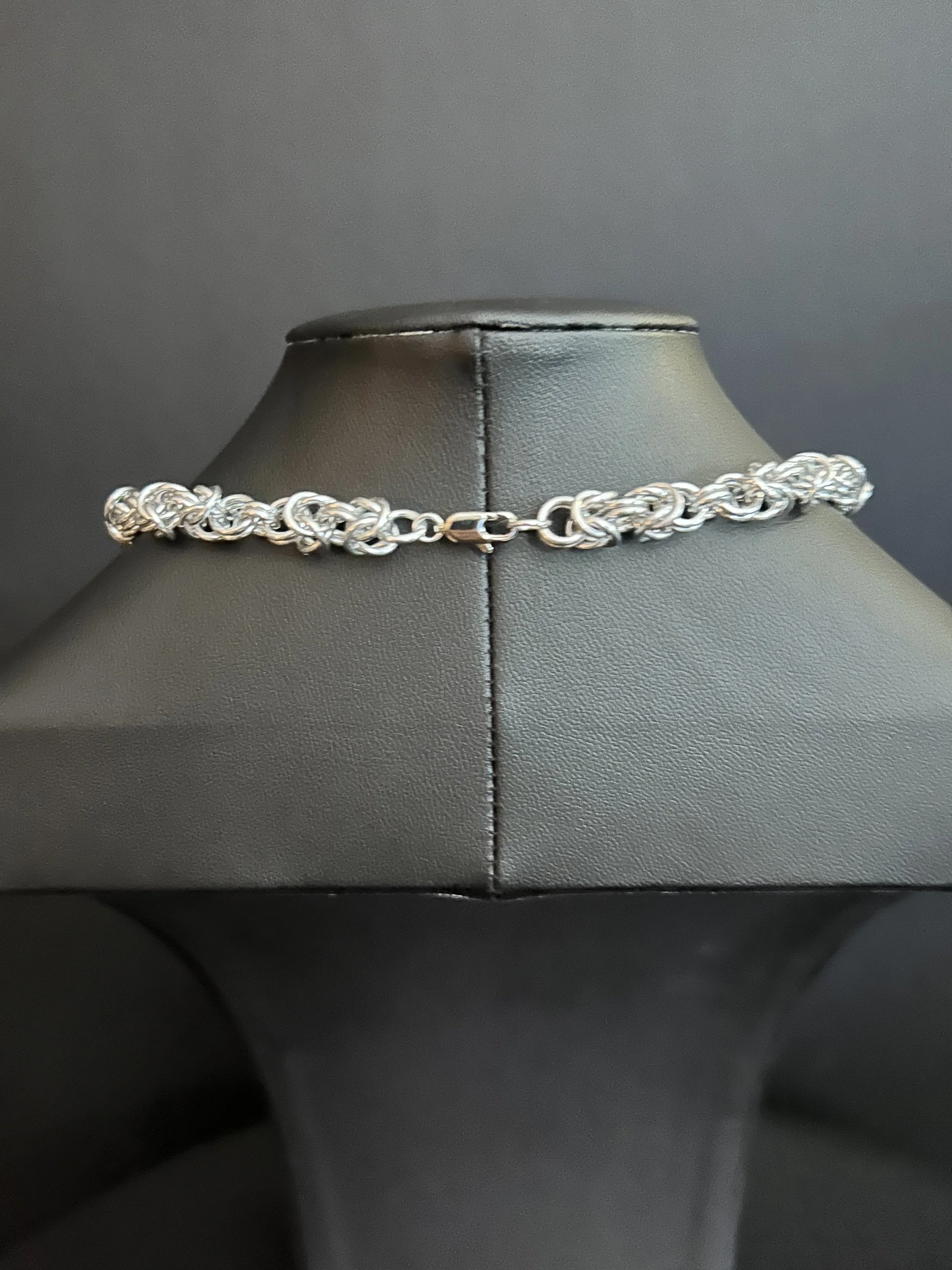 Stainless steel clasp and finishing details in bright aluminum.