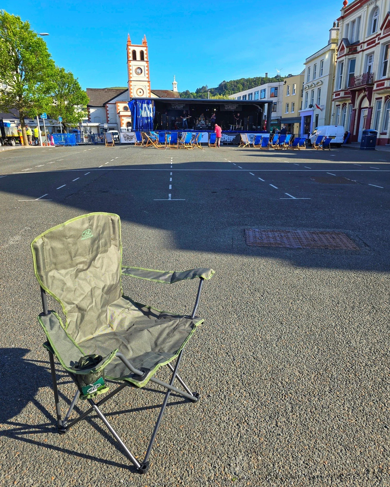 A quick SprintFest seating update ahead of this evening's live music.

If you're planning to come down from 7pm onwards and think you might need a sit down between songs, it may be worth bringing a chair.

There are a few deckchairs already in place,