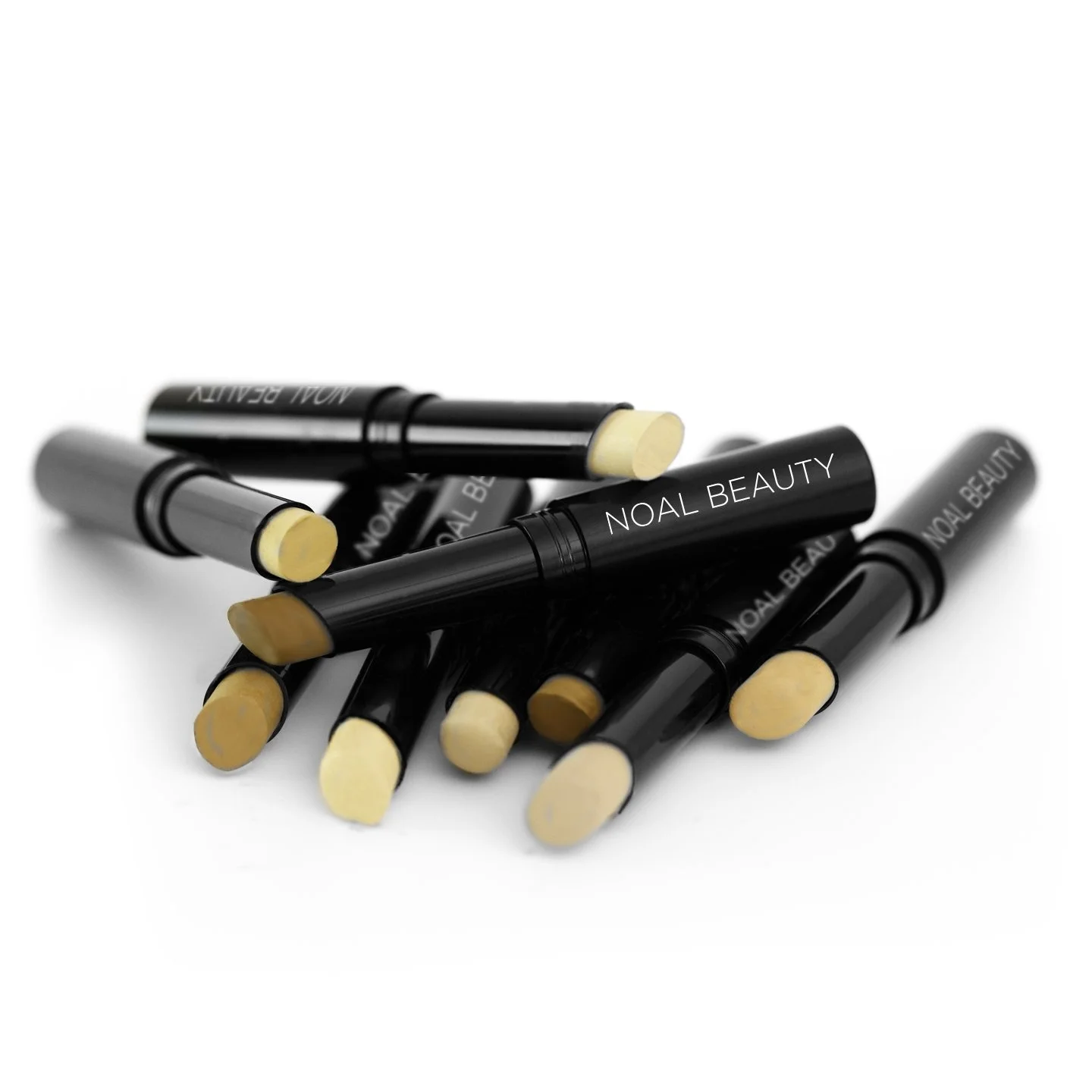 6x6_Noal Beauty Family copy.jpg