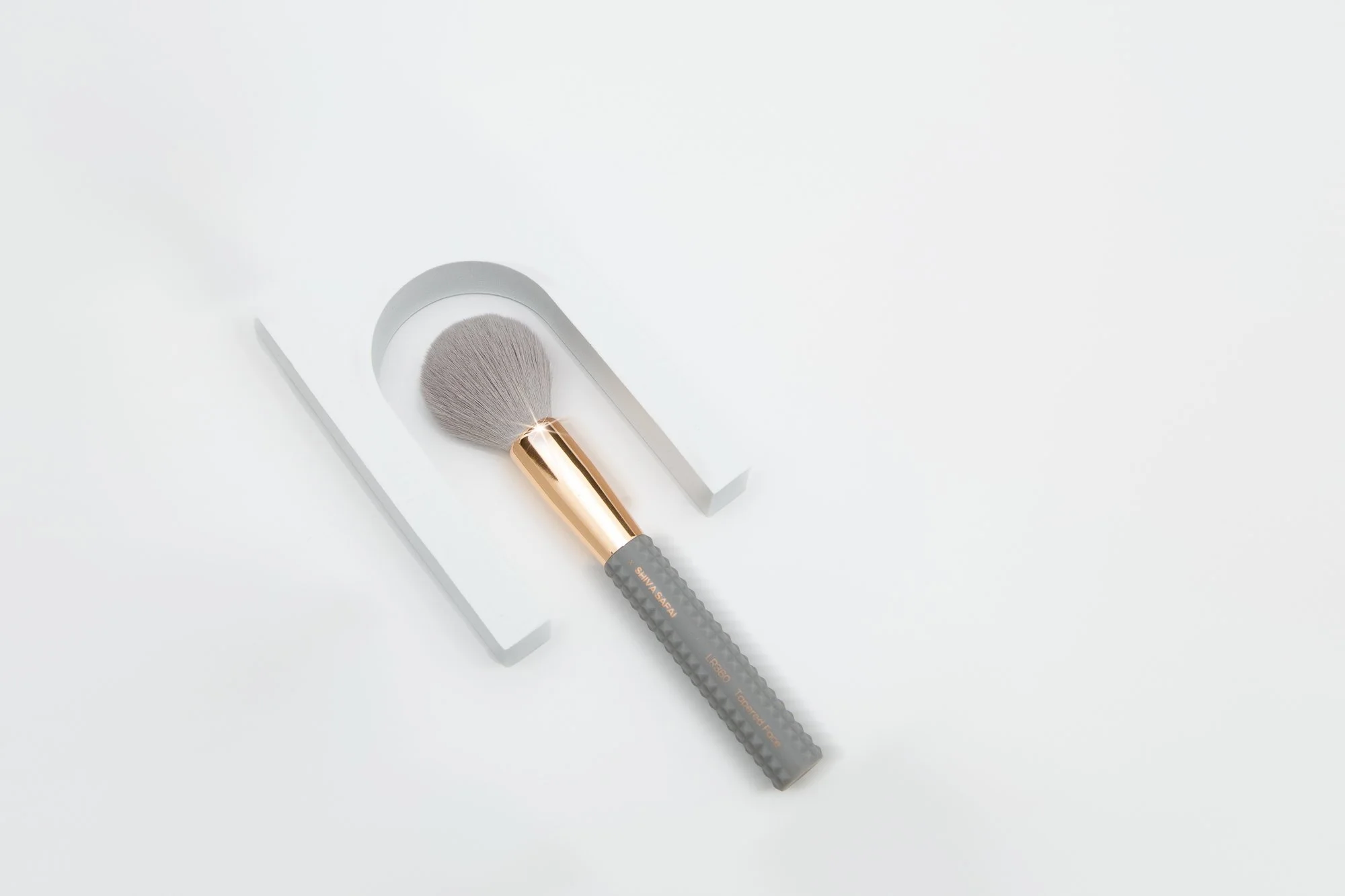 Cosmetic brushes