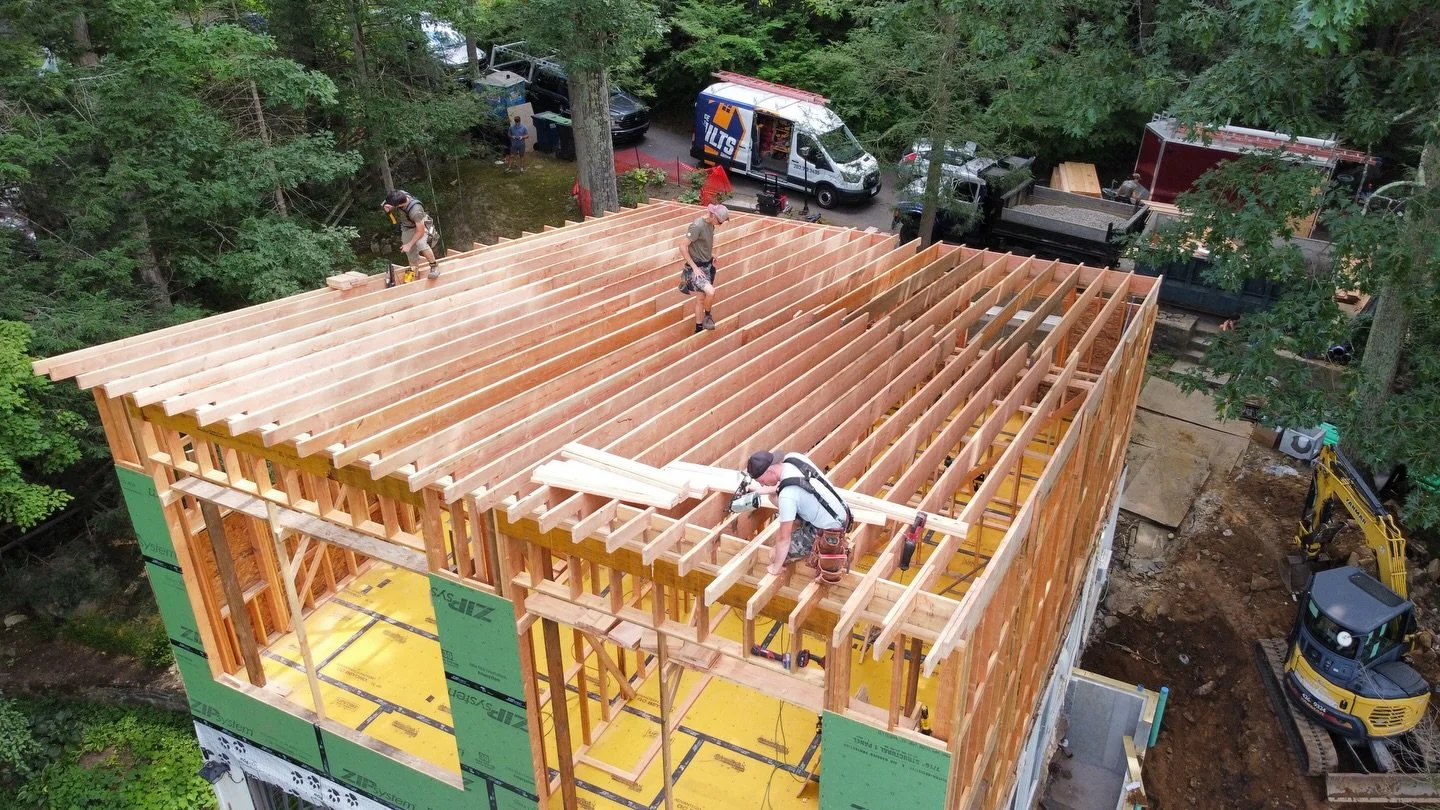 Throwback to a modern build on the shores of Candlewood Lake. Nice large windows will give this house a view of the lake for years to come. 

📍Sherman, CT

#framing #carpentry #framer #buildersofig