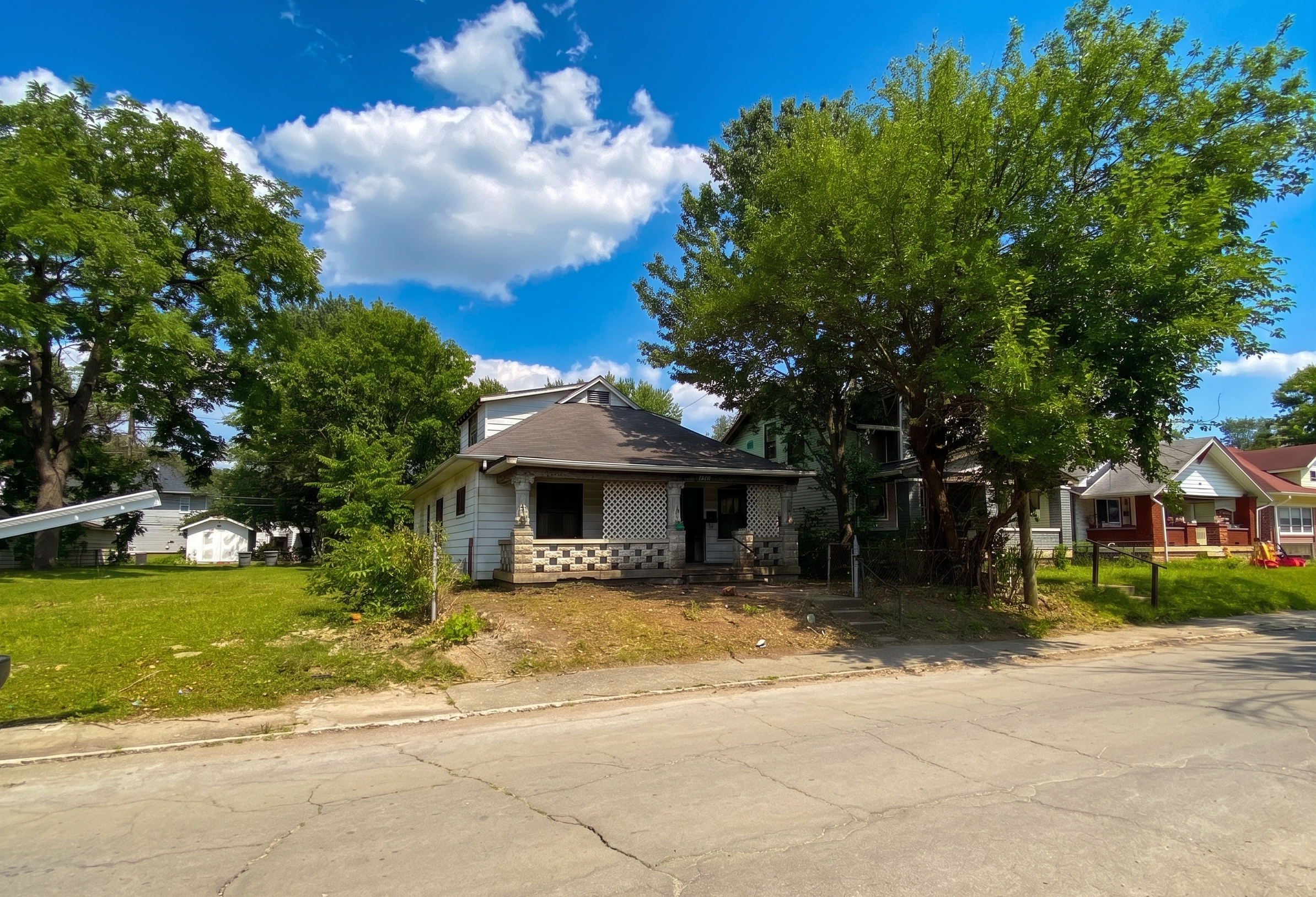 837 N. Oak Mid exterior.png