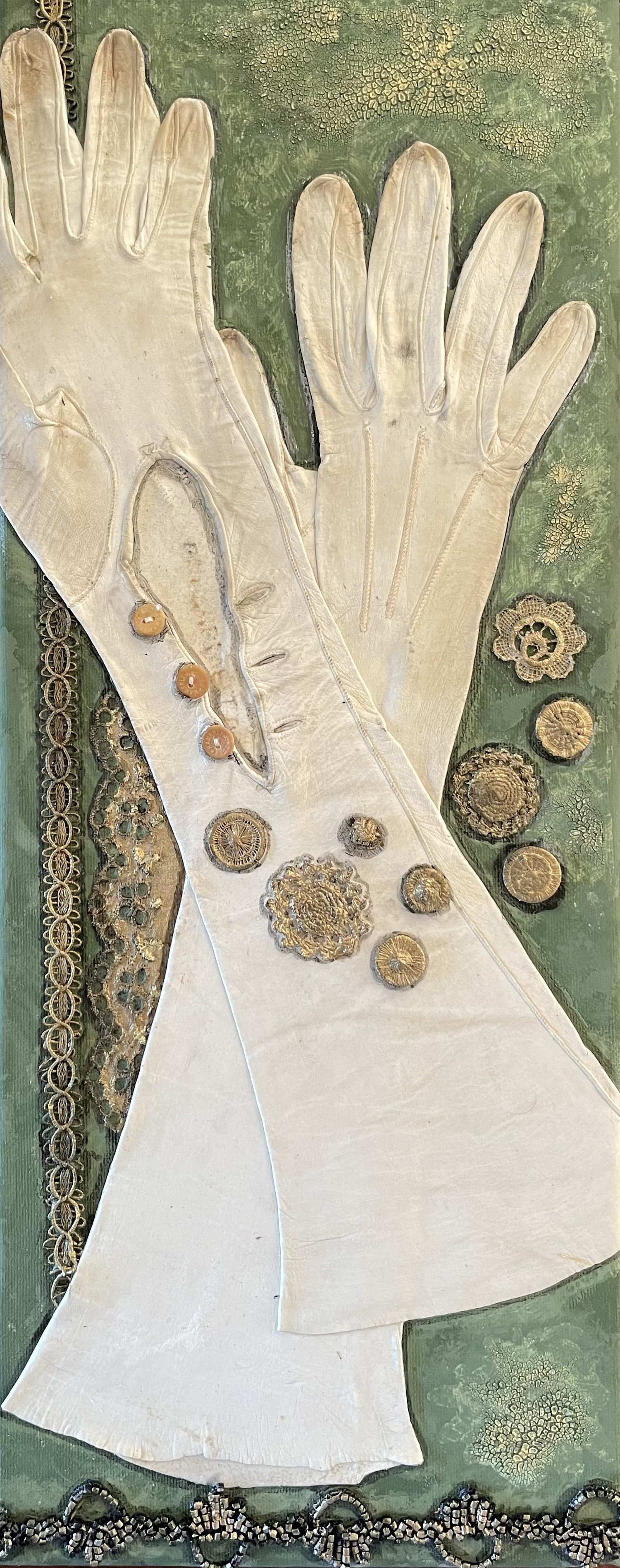 NAME: Glamorous Gloves DESCRIPTION: Through a process of creative experimentation and artistic innovation, our painting seamlessly combines the worlds of fashion and art, transforming everyday objects into extraordinary works of art. MATERIAL: Mixed 