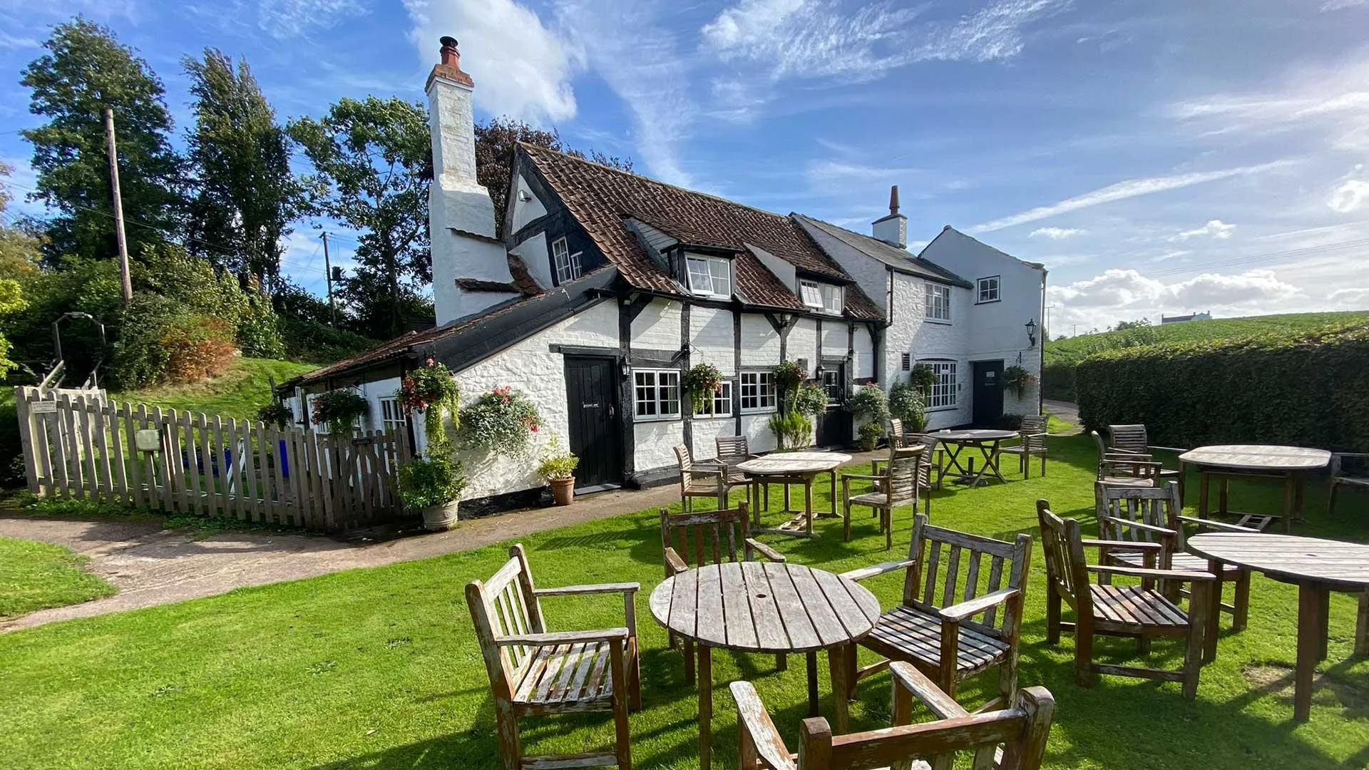 https://loughpoolinn.co.uk/