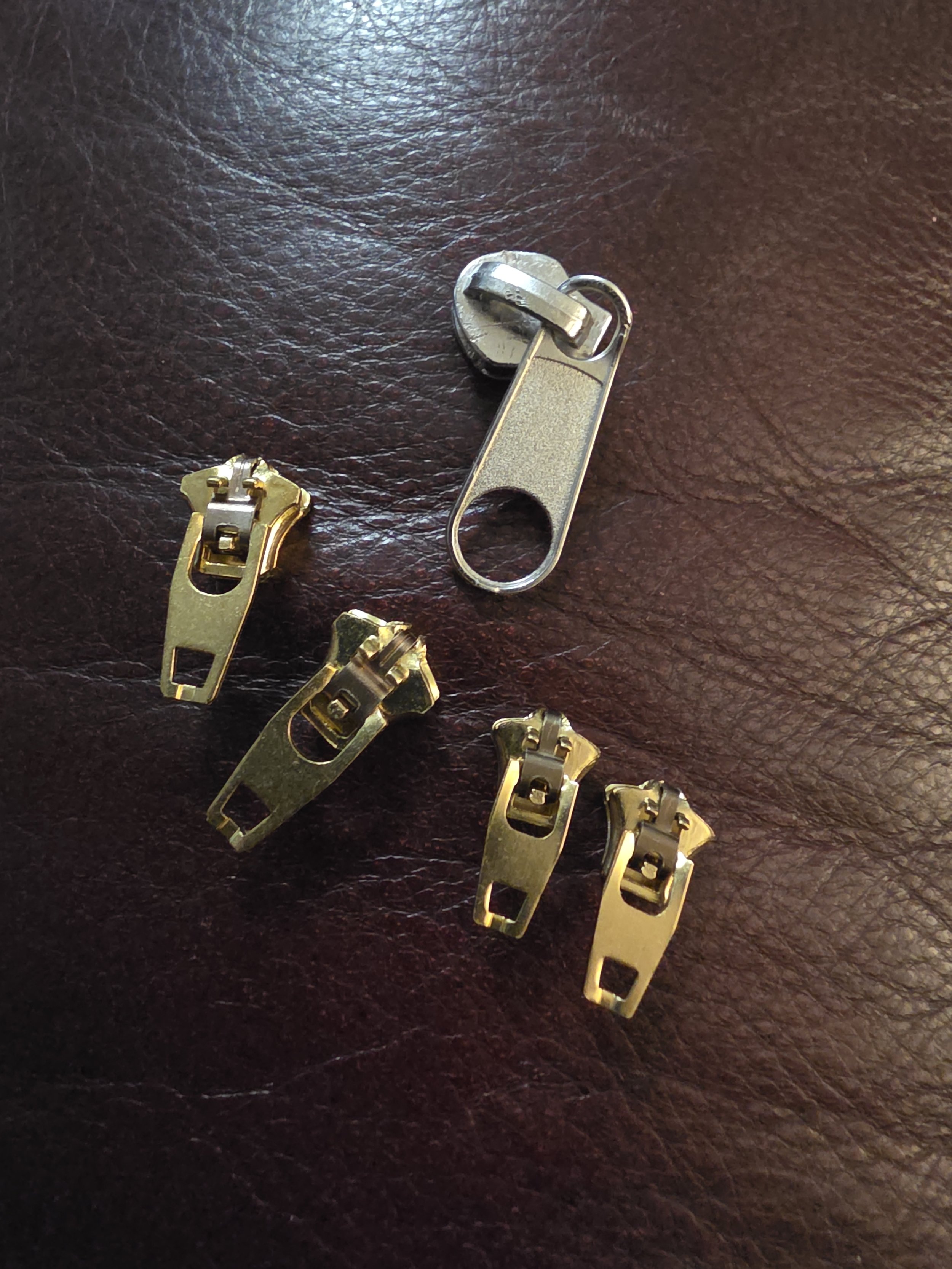 Normal Zipper Pull vs Auto Locking Zippers
